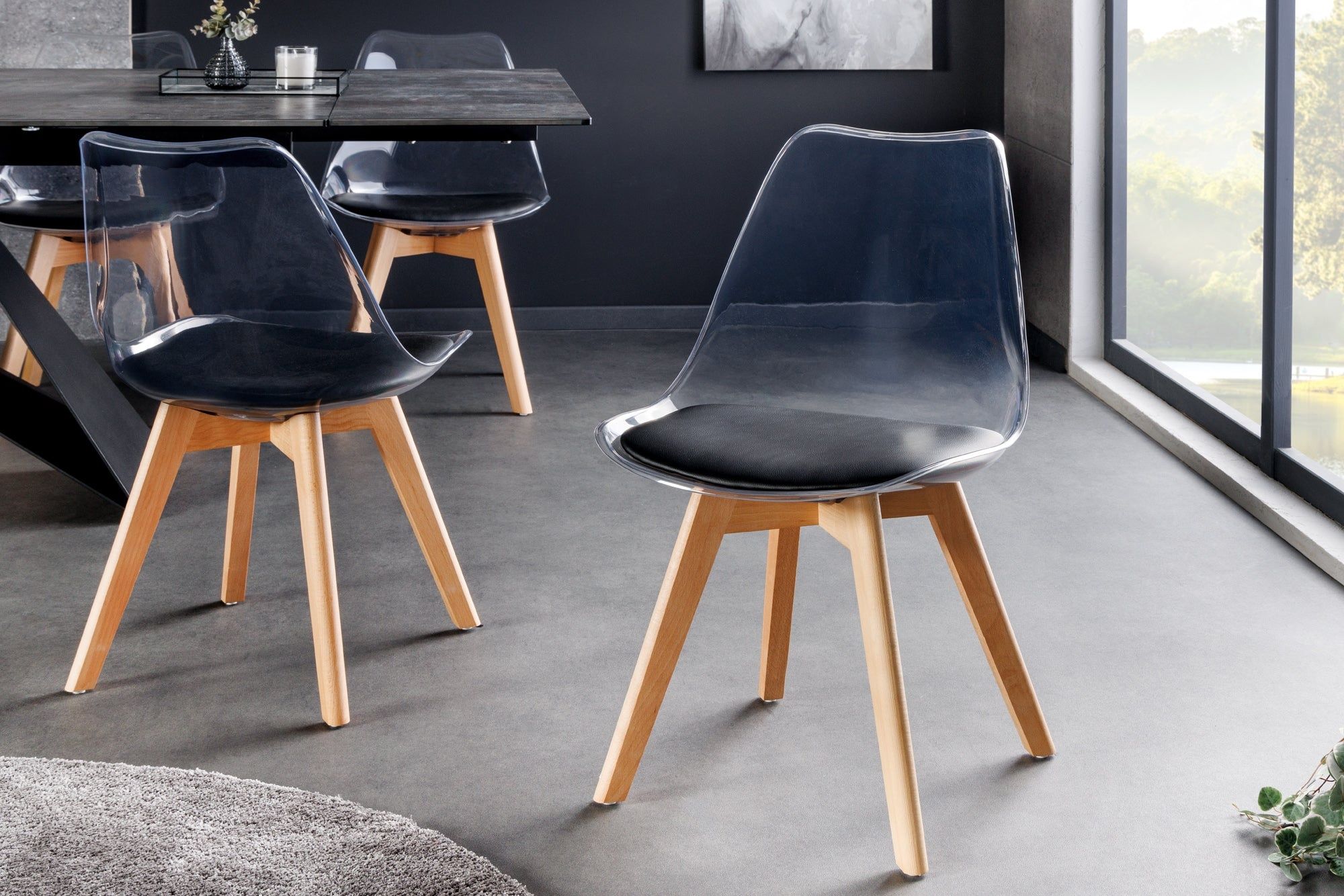 Design stoel Scandinavia – transparante zwarte kunststof met naturel beukenhouten zitting | Invicta Interior