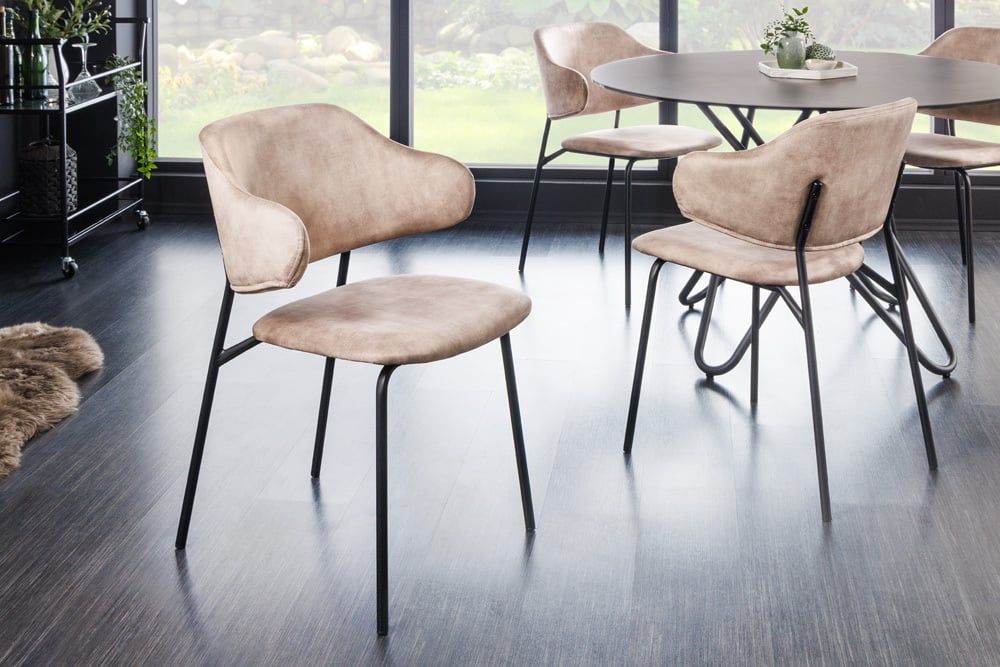 Design stoel VOGUE – champagnegrijs fluweel met zwarte metalen poten