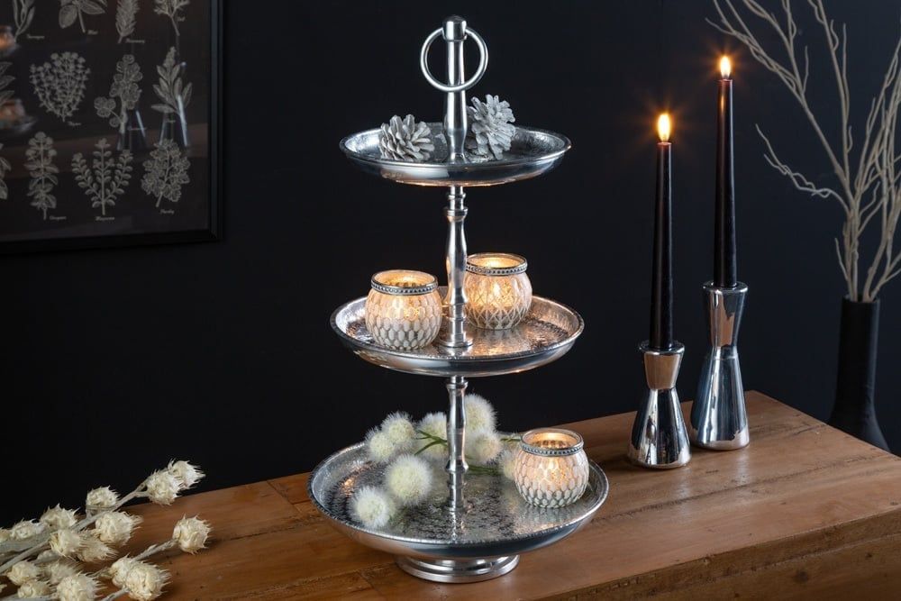 Design taartplateau ORIENT 47 cm – zilveren wildhammerafwerking met drie niveaus