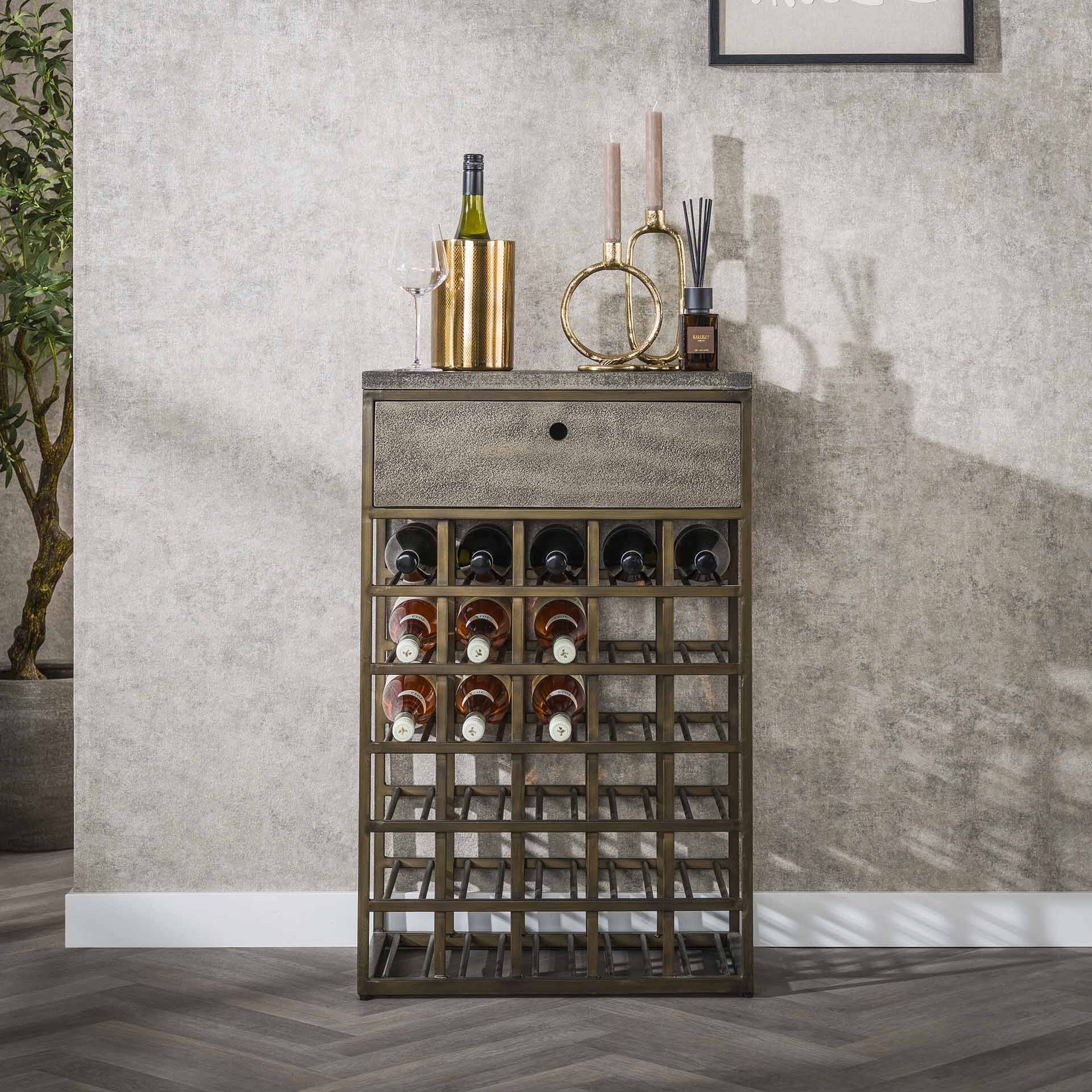 Dishon antieke wijnkast voor 30 flessen – Luxe brass design van LifestyleFurn
