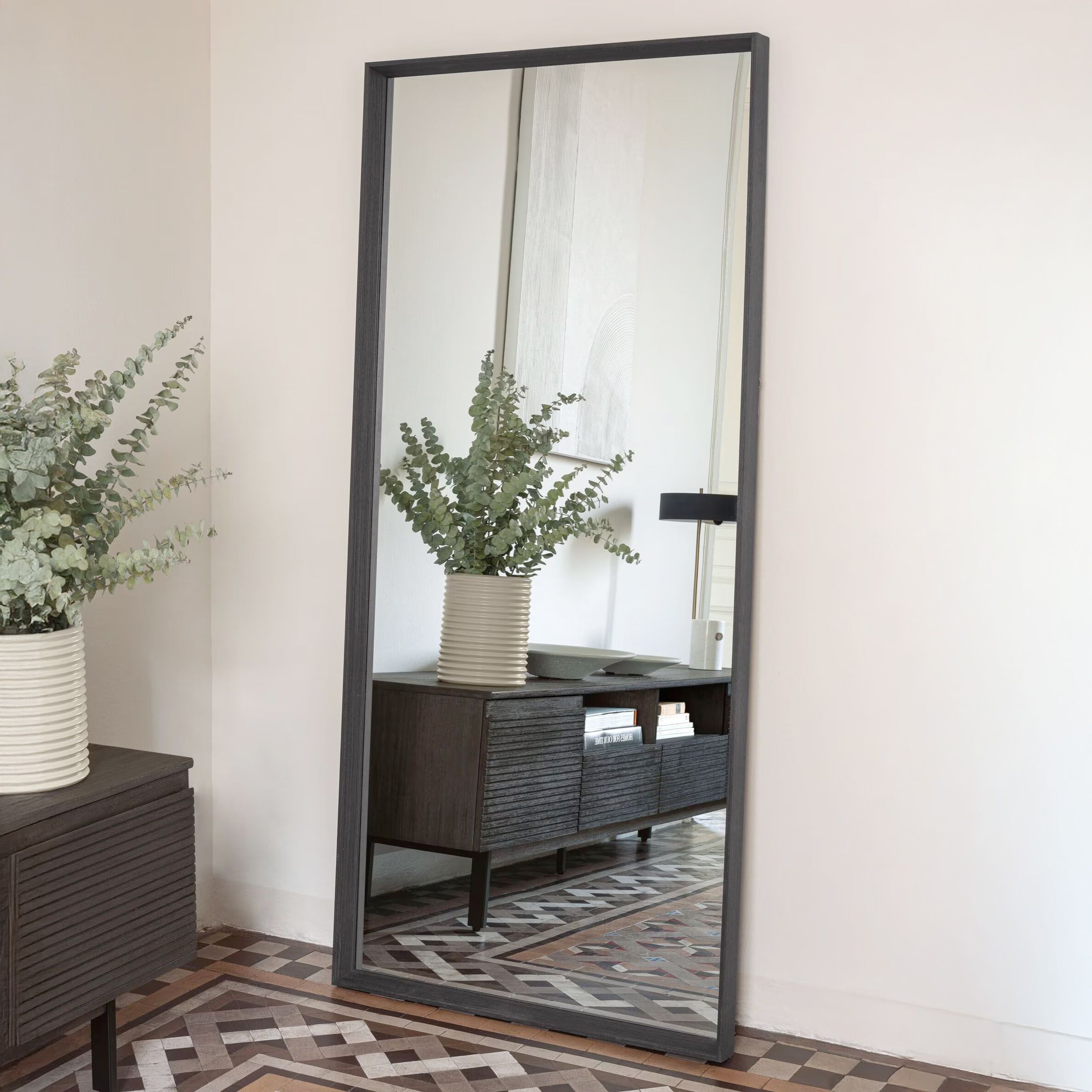 Donkerbruine Kave Home Spiegel Yvaine – Luxe en tijdloos design voor elke ruimte
