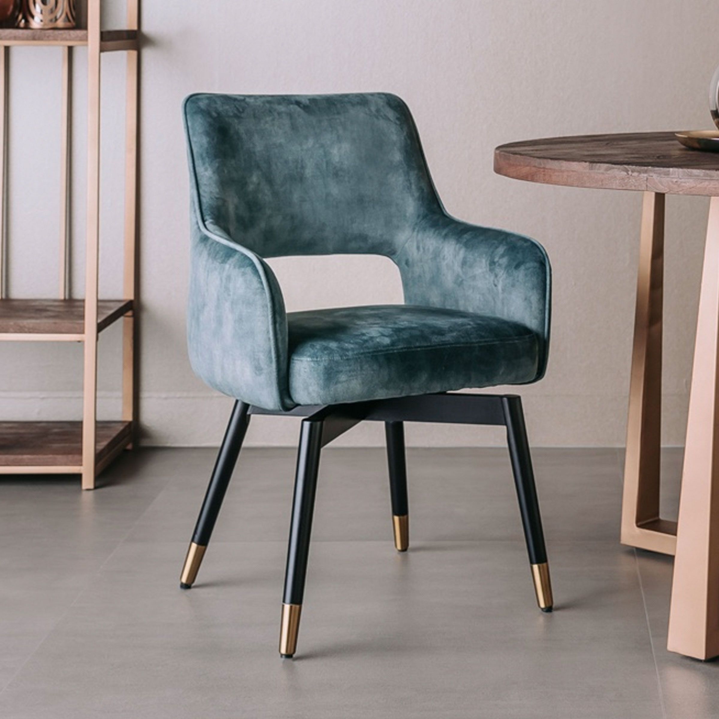 Draaibare Eetkamerstoel Lenno Velvet – Elegant Blauw van Tower Living