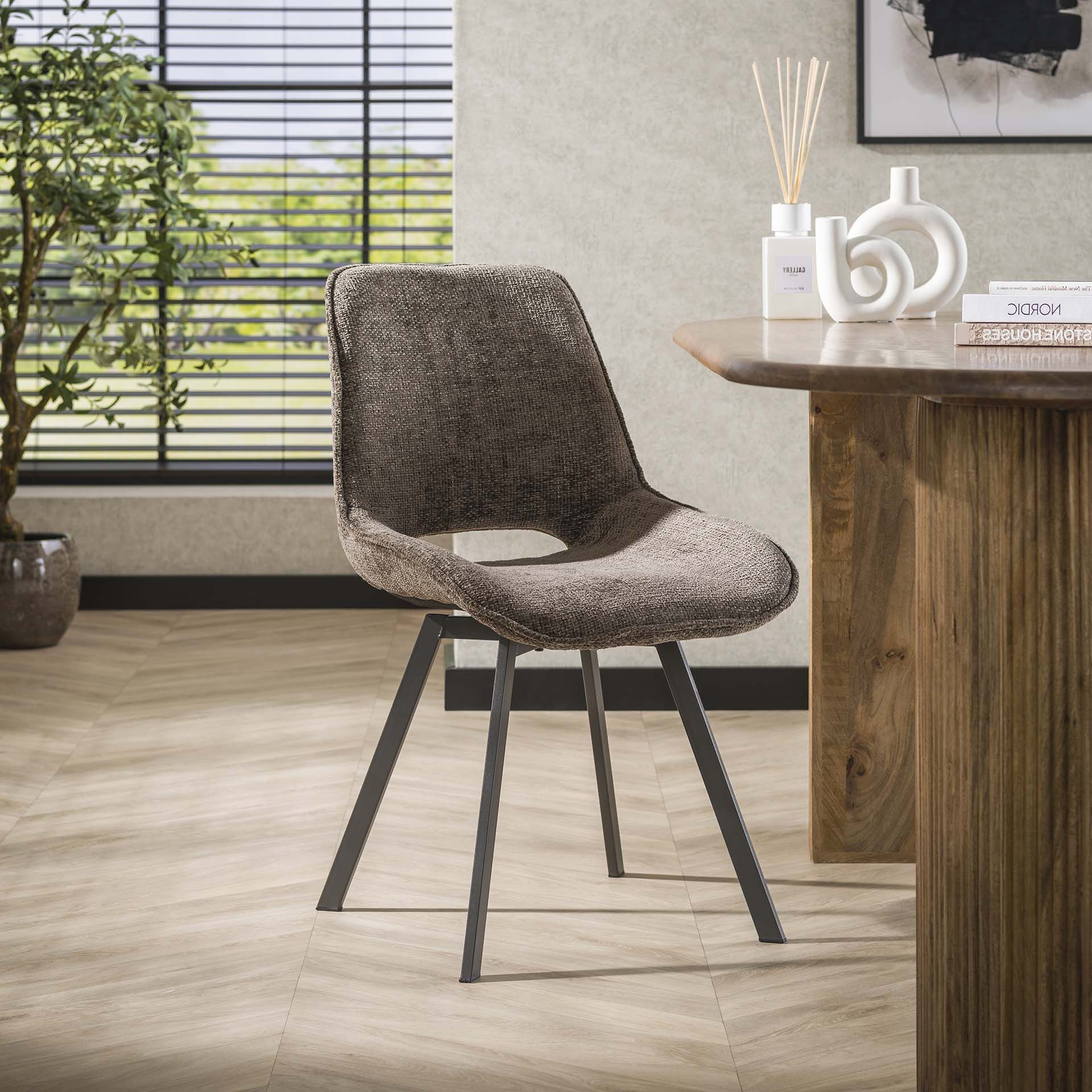 Draaibare eetkamerstoel Tamaine in chenille – comfort en stijl voor elk interieur