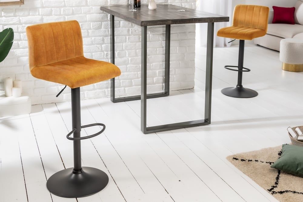 Draaibare retro barkruk in mosterdgeel fluwelen bekleding – Invicta Interior