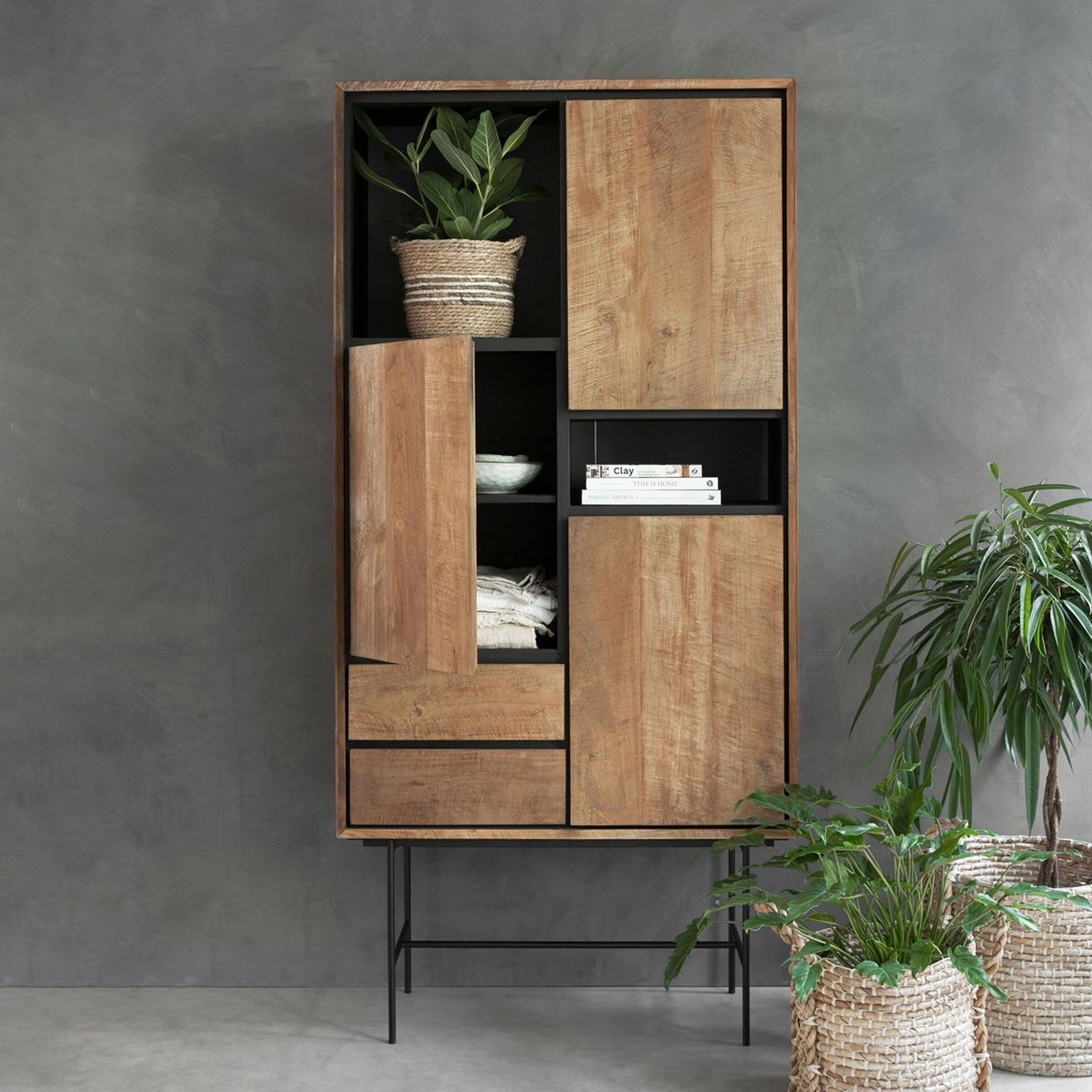 DTP Home Metropole Boekenkast – Tijdloos teakhout met modern silhouet