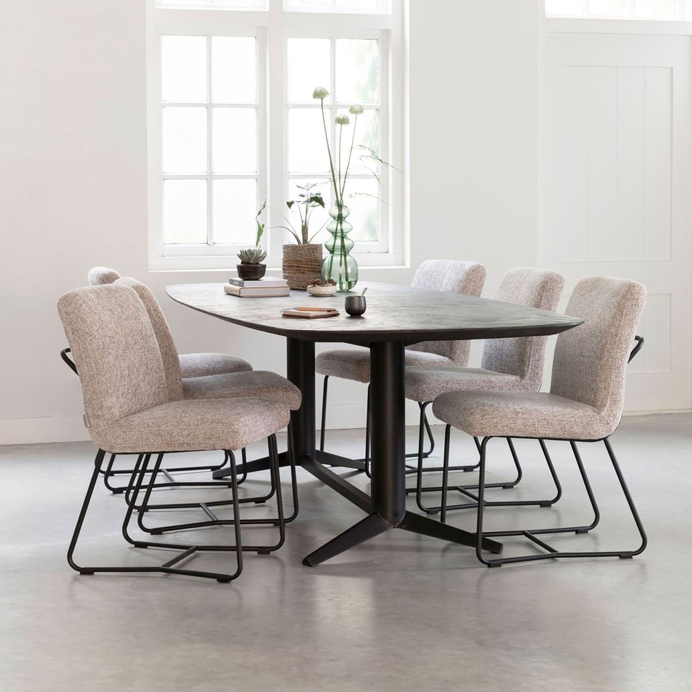 DTP Home Soho Eettafel – Ovale Betonlook met Staalframe, 210 × 110 cm (Zwart)