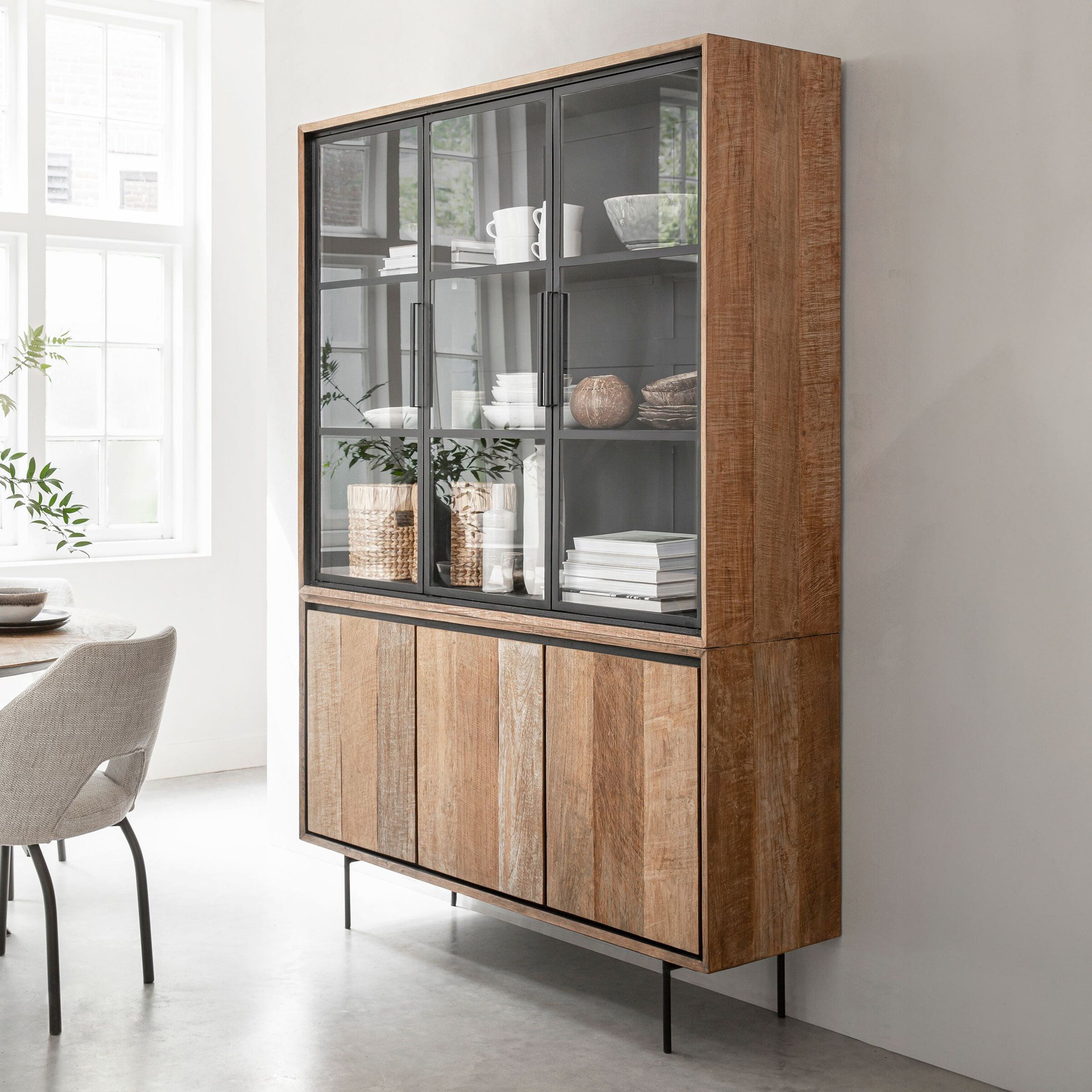 DTP Home Vitrinekast Metropole – Robuuste Teakhouten Glazen Kast (210×140 cm)
