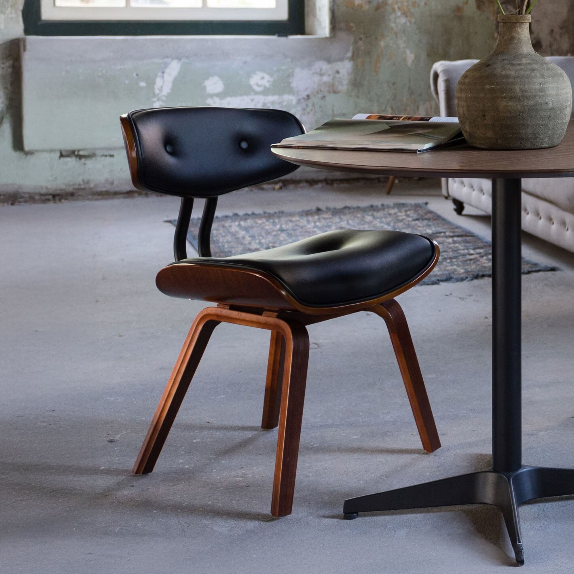Dutchbone Blackwood Eetkamerstoel – Tijdloze Elegantie in Bruin