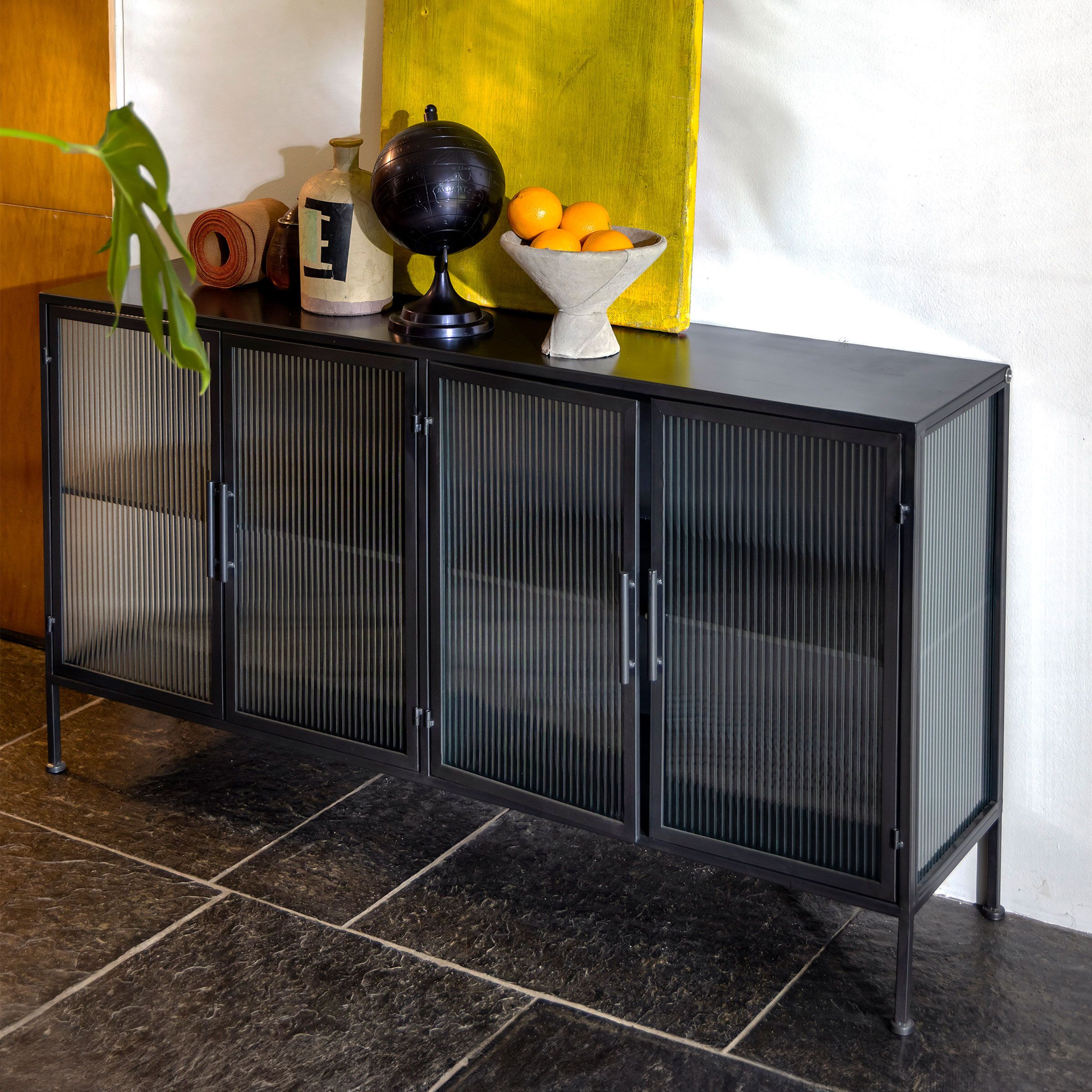 Dutchbone Boli dressoir – stijlvol zwart 150 cm met geribbeld glas