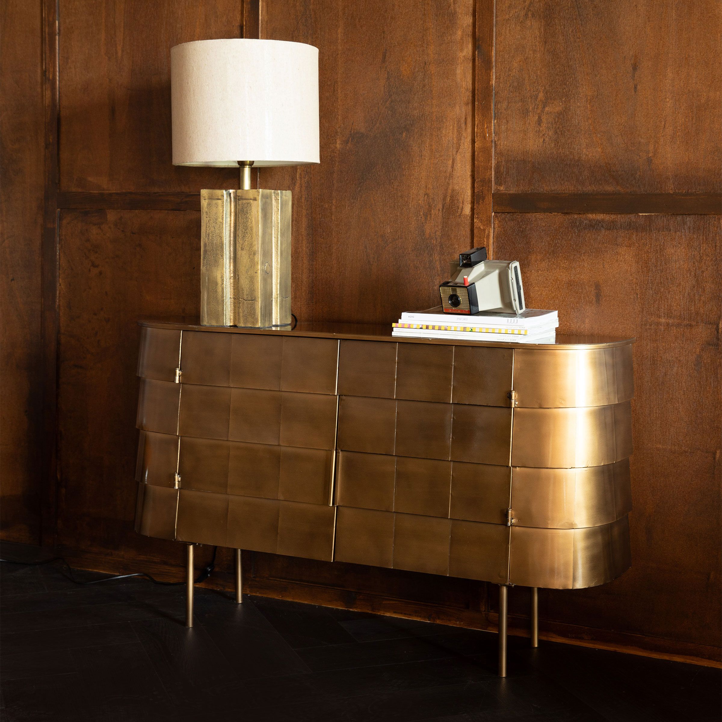 Dutchbone Dressoir Hanna 117 cm – Goud, luxe statement piece voor elke kamer