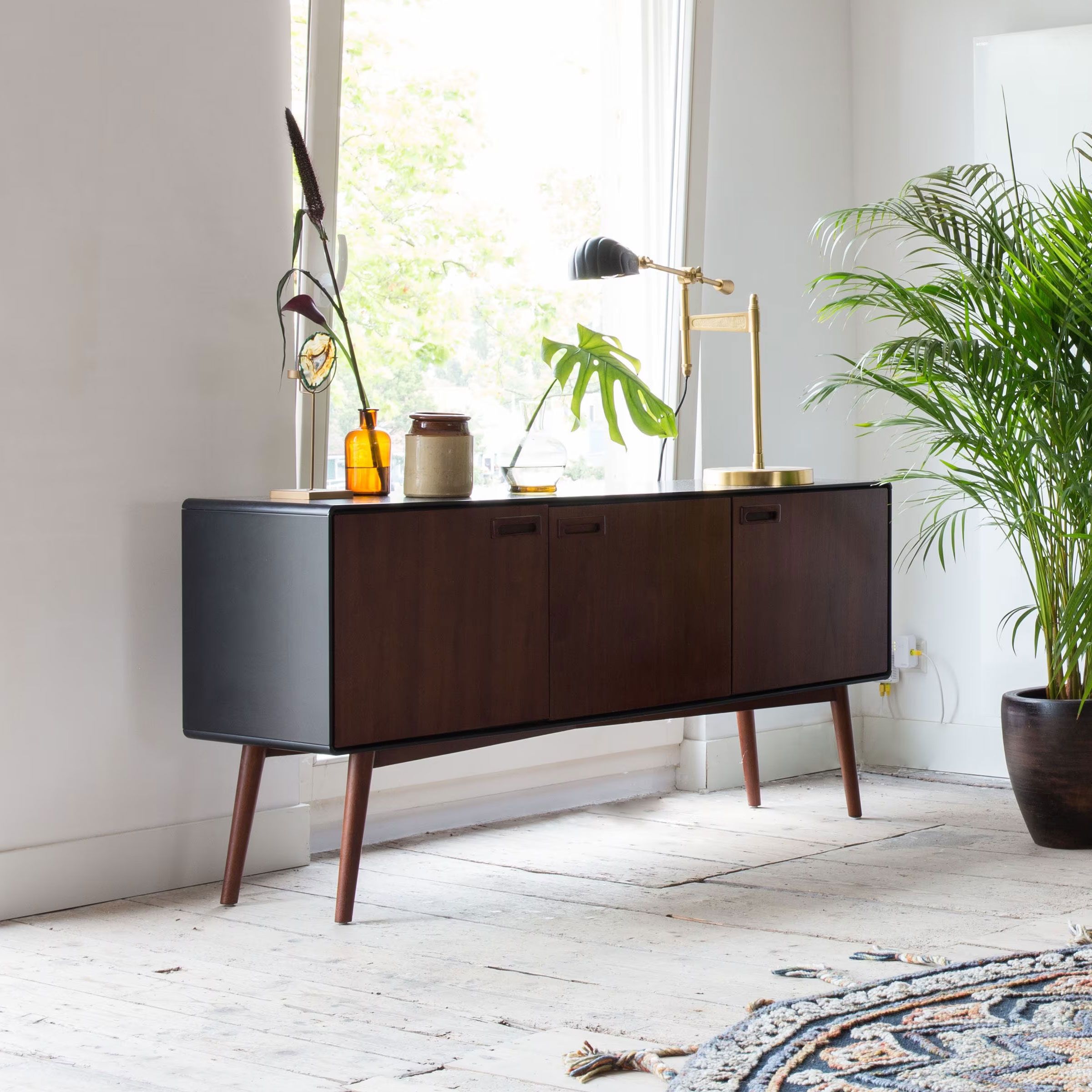 Dutchbone Dressoir Juju – Stijlvol Walnoot Sideboard van 150 cm