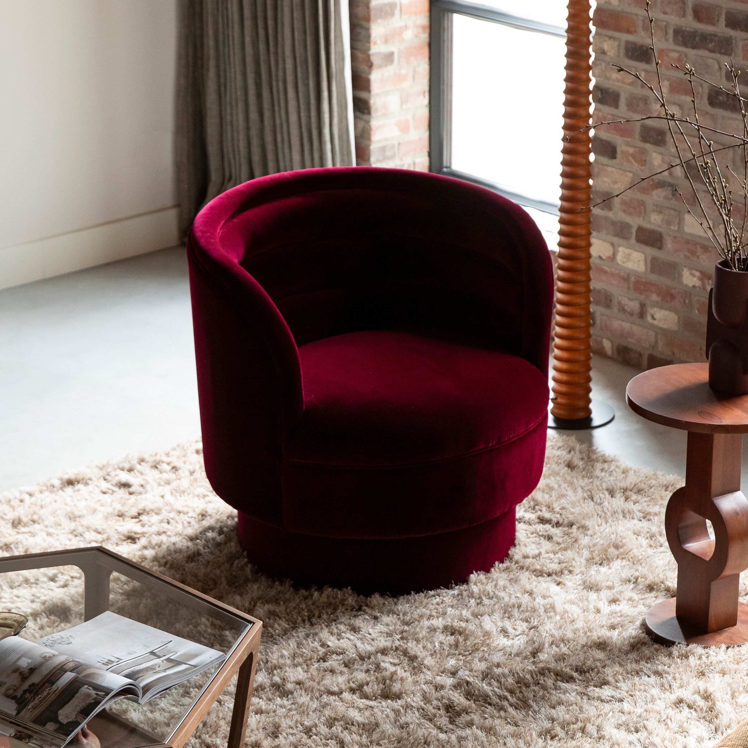 Dutchbone Fauteuil Dorothy – Luxe rode velvet fauteuil voor modern wooncomfort