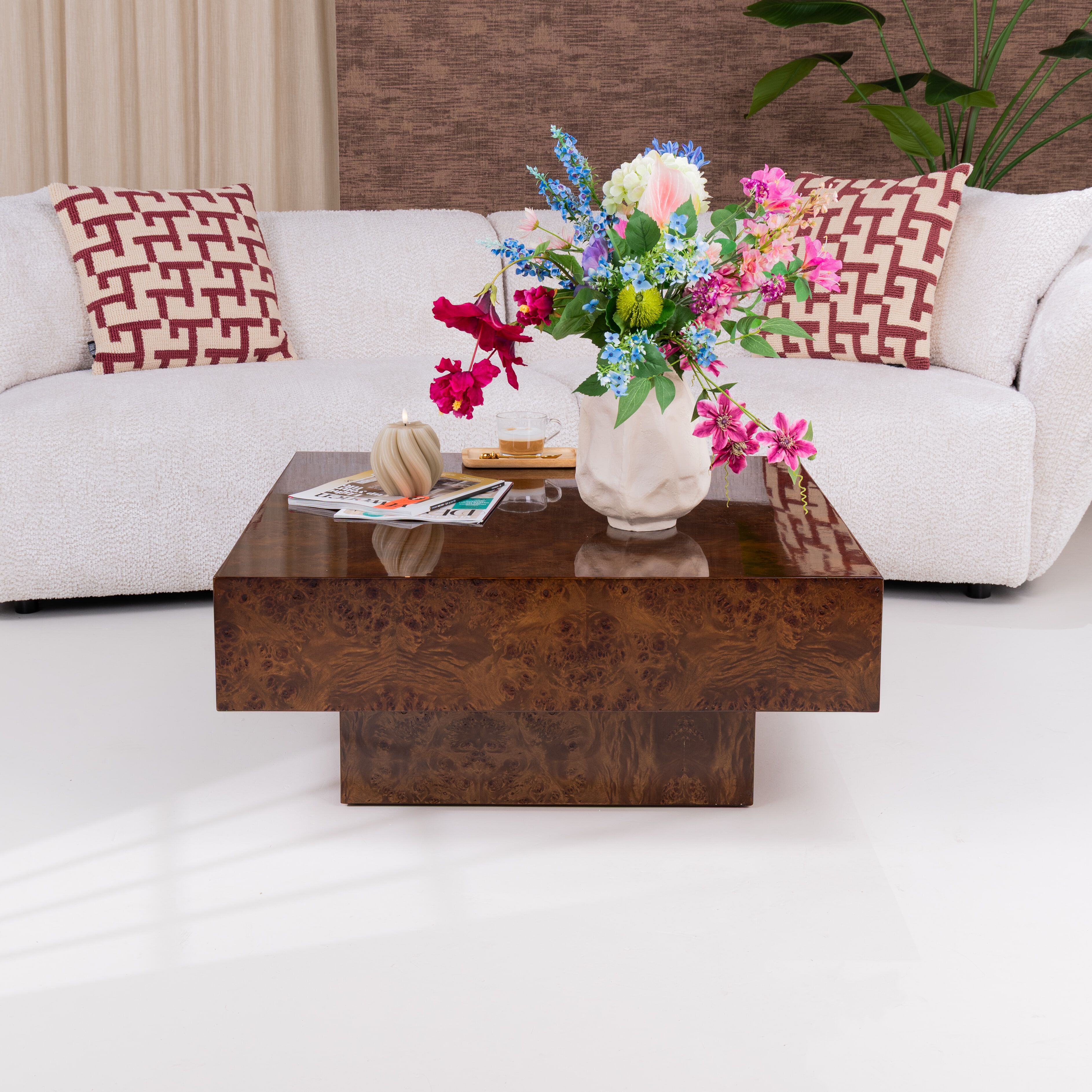 Dutchbone Quinn – Strakke vierkante salontafel in warm walnoot