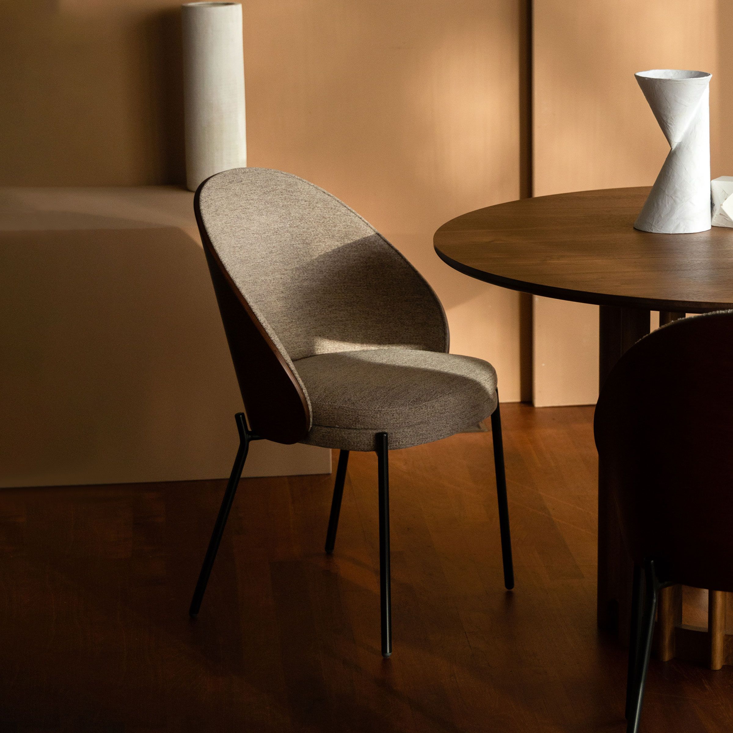 Dutchbone Rodin Eetkamerstoel – Beige, Essenhout en Stof