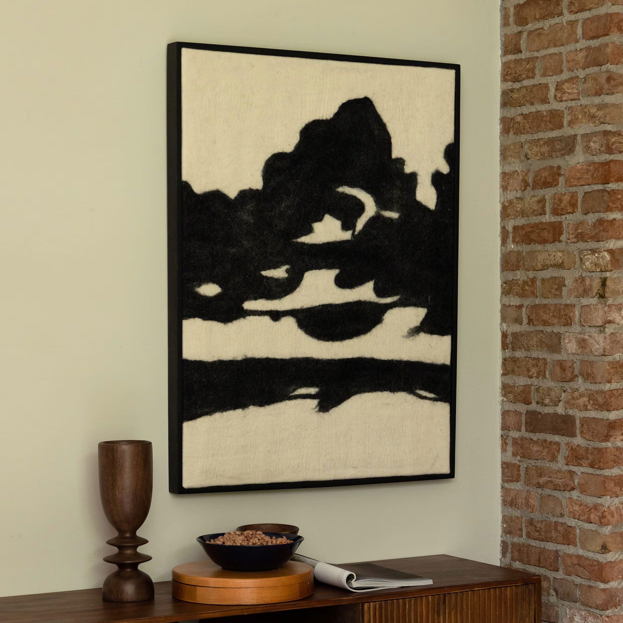 Dutchbone Sameer Vilt Wanddecoratie – Handgemaakte zwarte wandkunst 100 × 74 cm