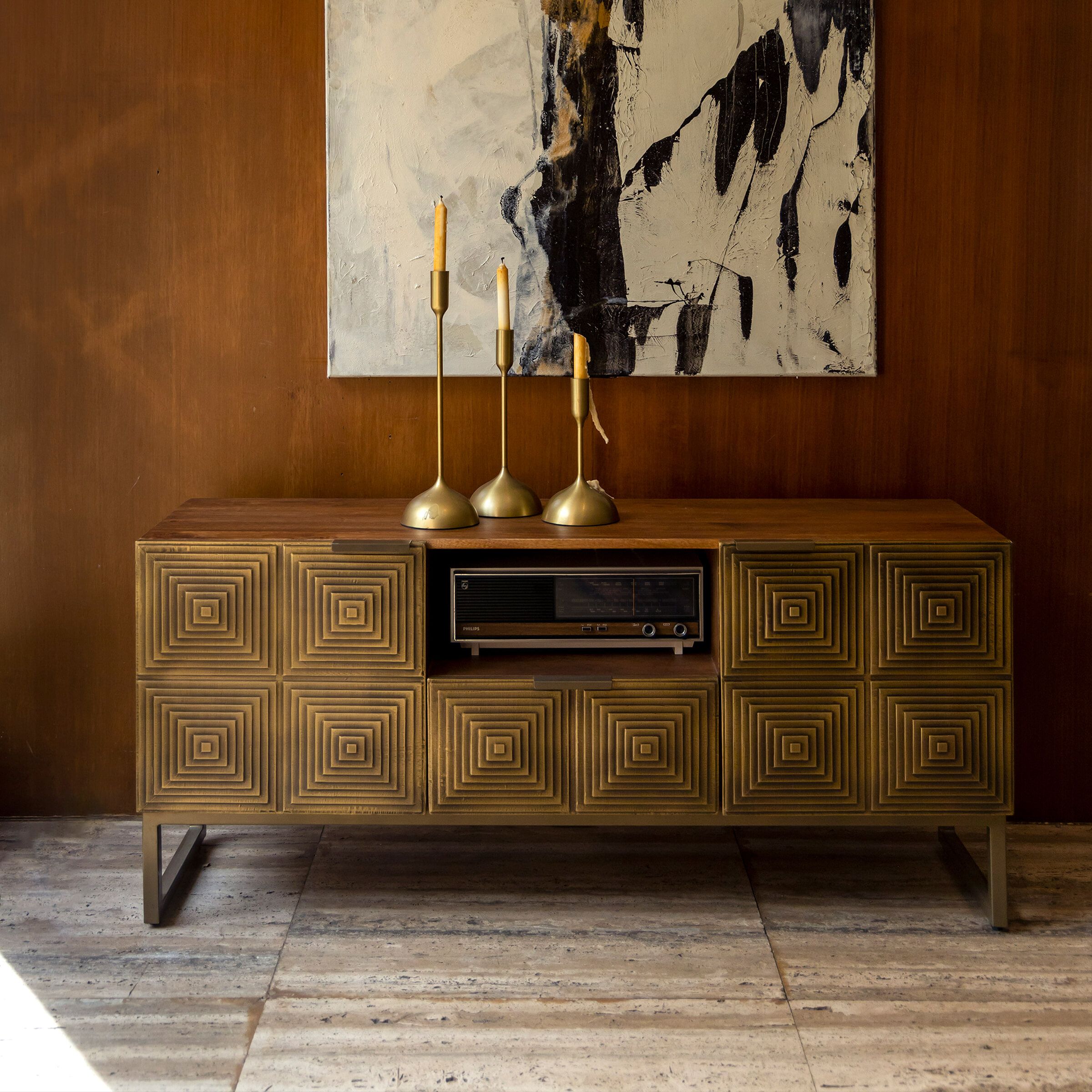 Dutchbone Volan TV‑meubel 135 cm – Luxe mangohout met gouden accenten