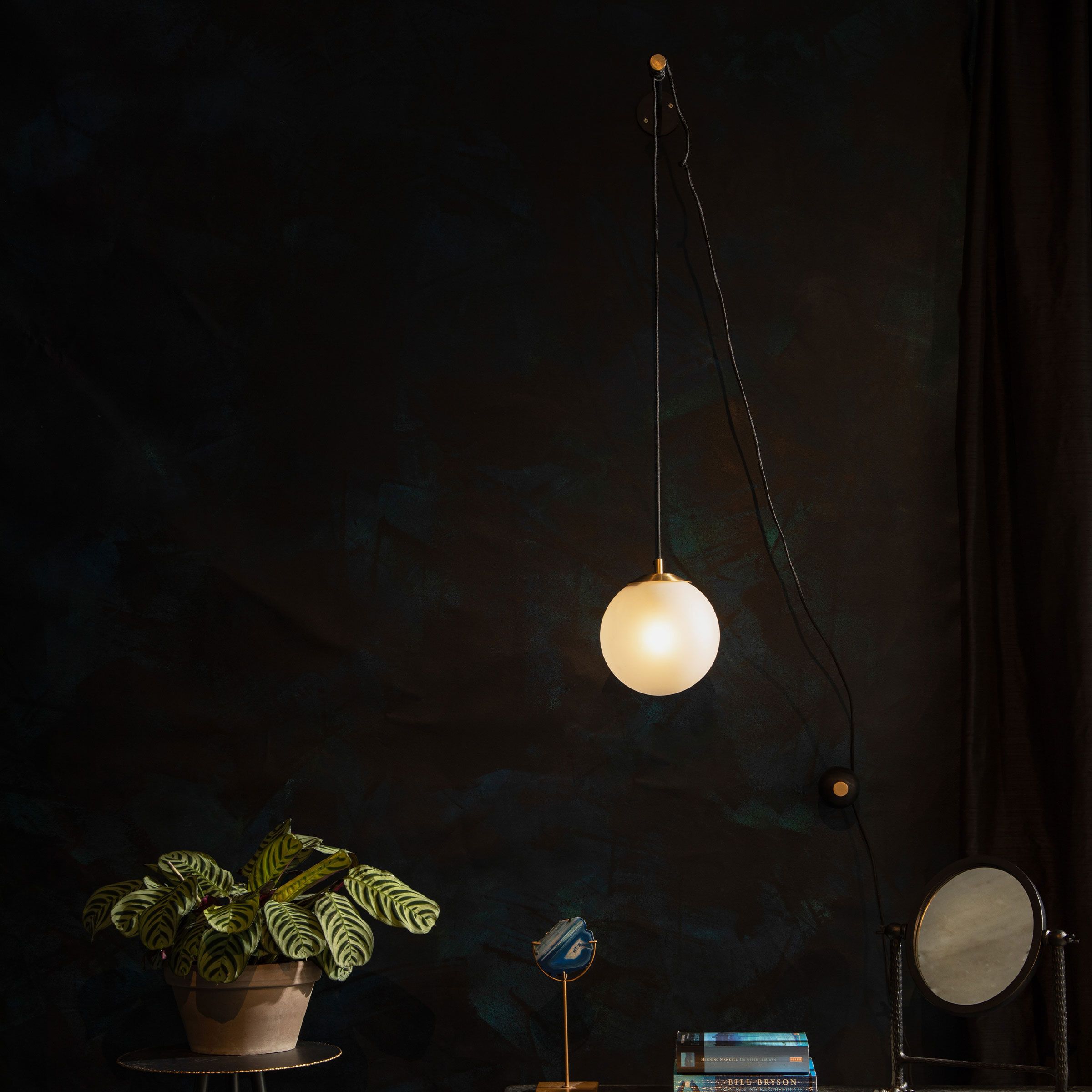 Dutchbone Wandlamp Bulan 76 cm – Zwart: Vintage charme met hedendaagse kwaliteit