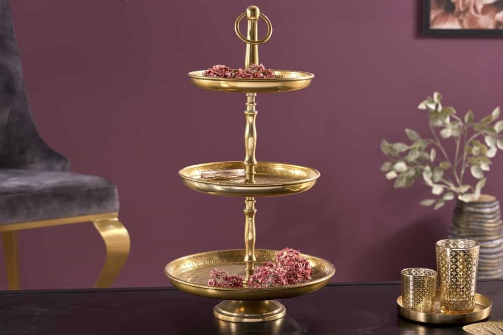 Elegant designtaartplateau ORIENT – 47 cm goudkleurig met wild hammer afwerking en drie niveaus