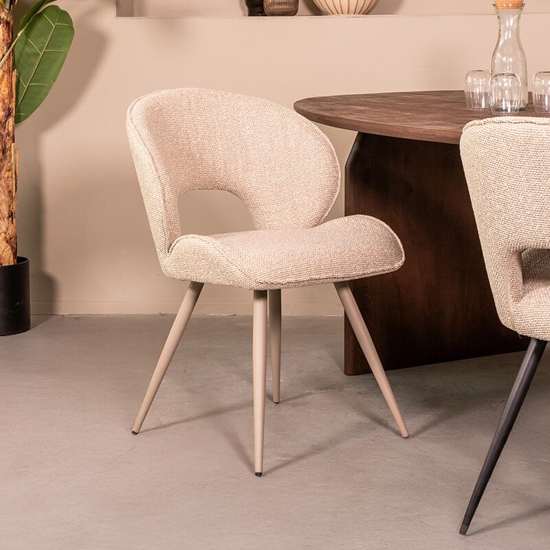 Elegant dineren met de LABEL51 Sakura Bouclé eetkamerstoel – Naturel/Taupe