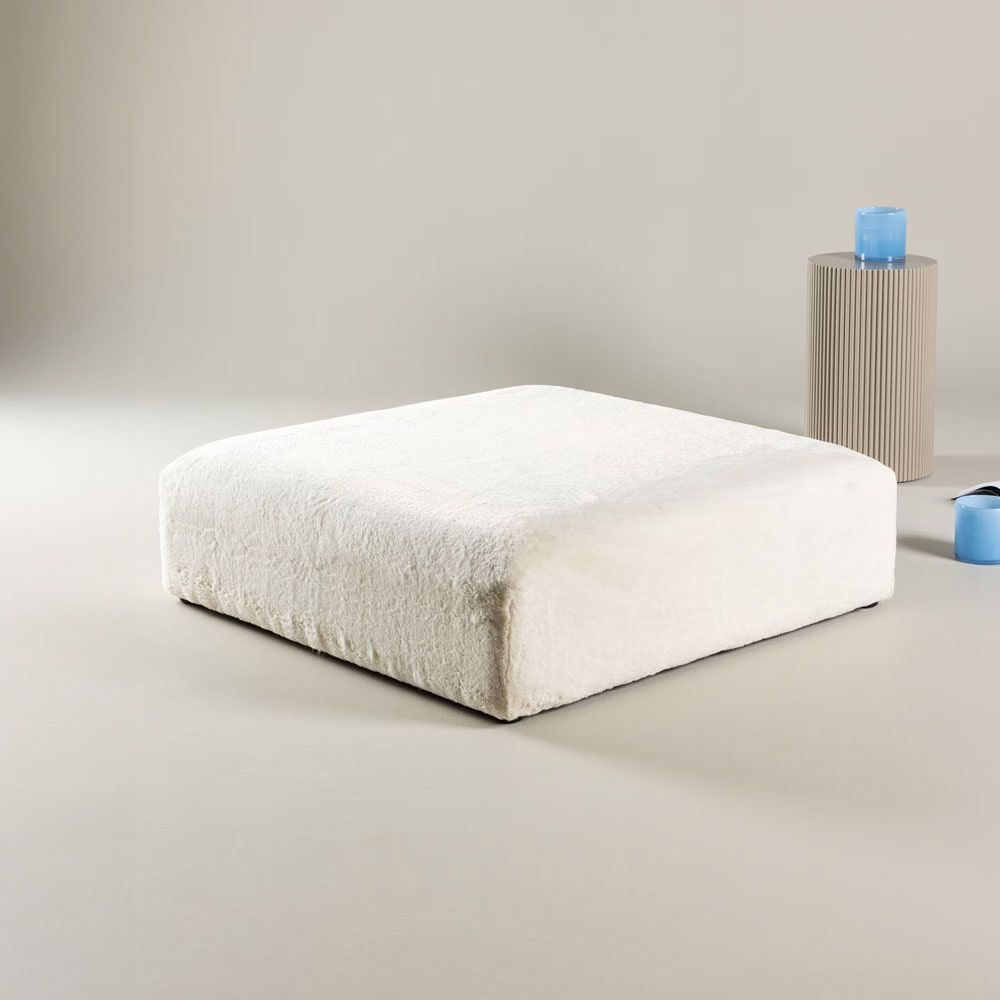 Elegant en knus: de Nohr Poef Taneka in zacht bont – Beige