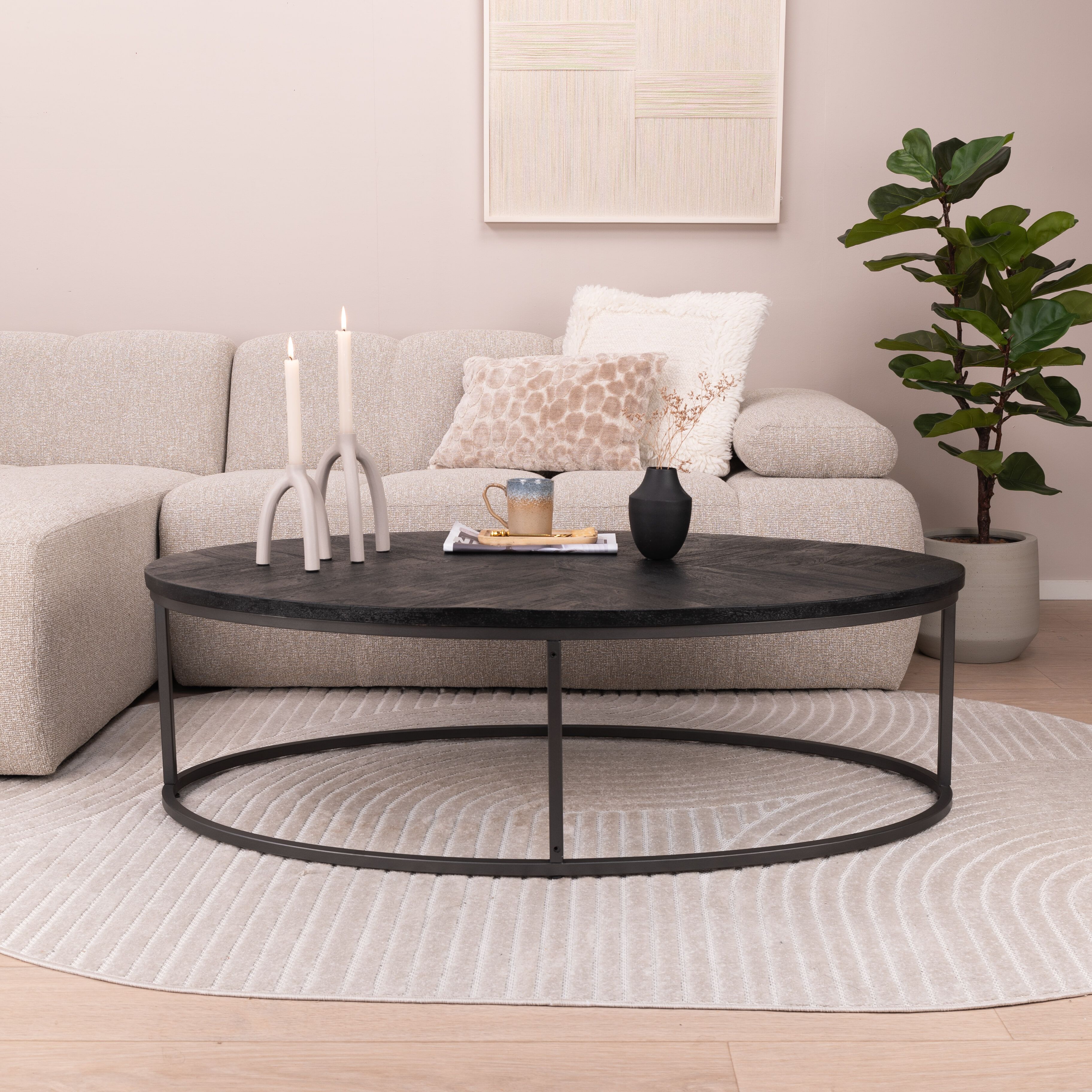 Elegant en strak: Tower Living Viola Ovaal salontafel in zwart mangohout