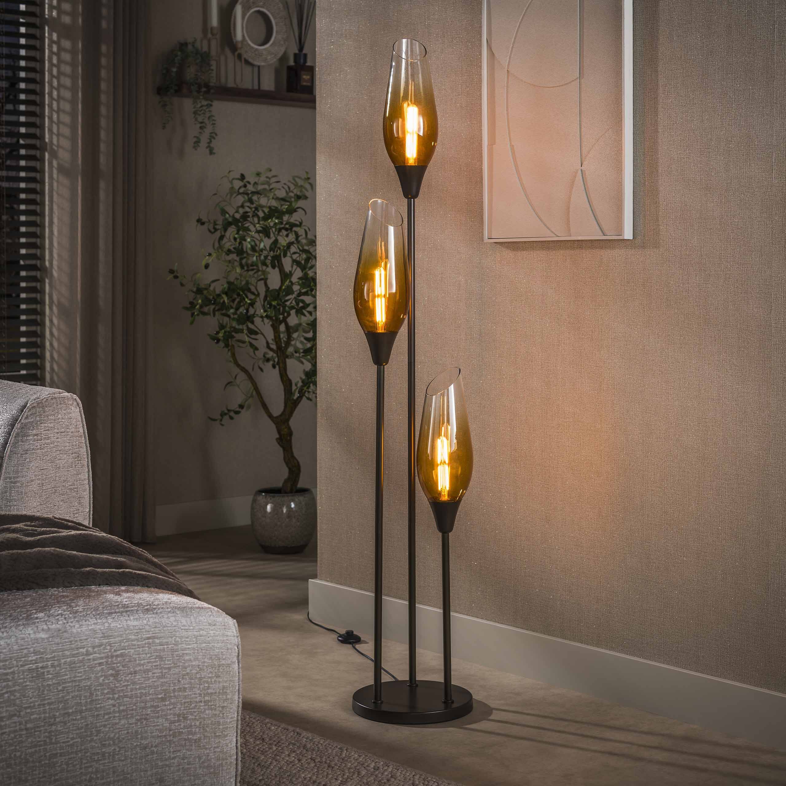 Elegant Sienna bruine vloerlamp Luvia van LifestyleFurn – drie glaslichten voor warm en stijlvol licht