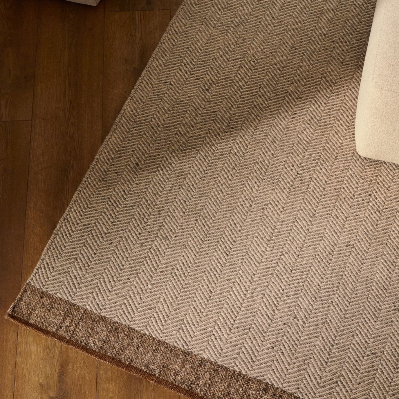 Elegant Vloerkleed Nifelia van Kave Home – Warm Beige 200 × 300 cm