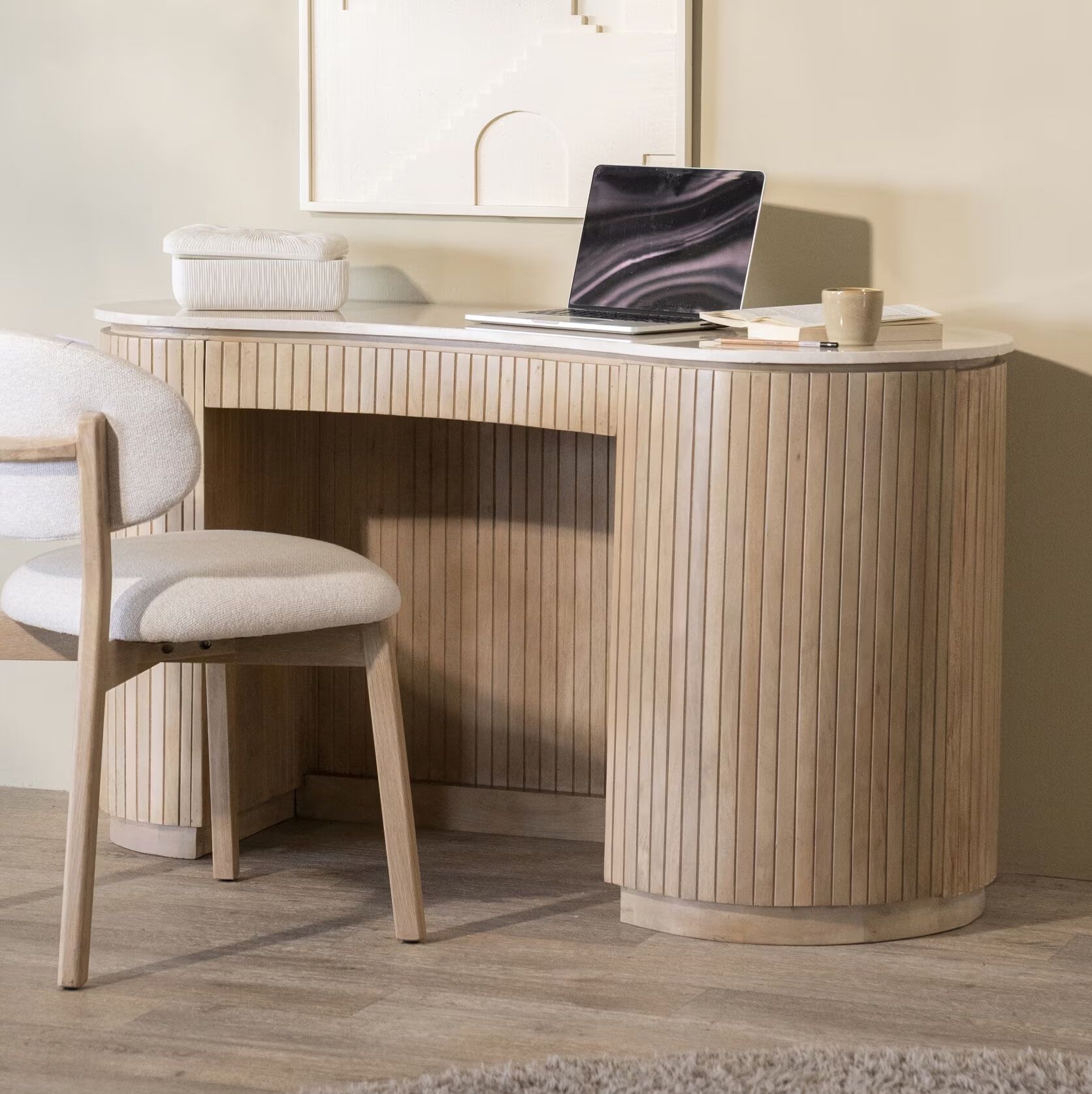 Eleonora Kira Organisch Bureau – Mangohout & Beige Marmer, 129 × 60 cm