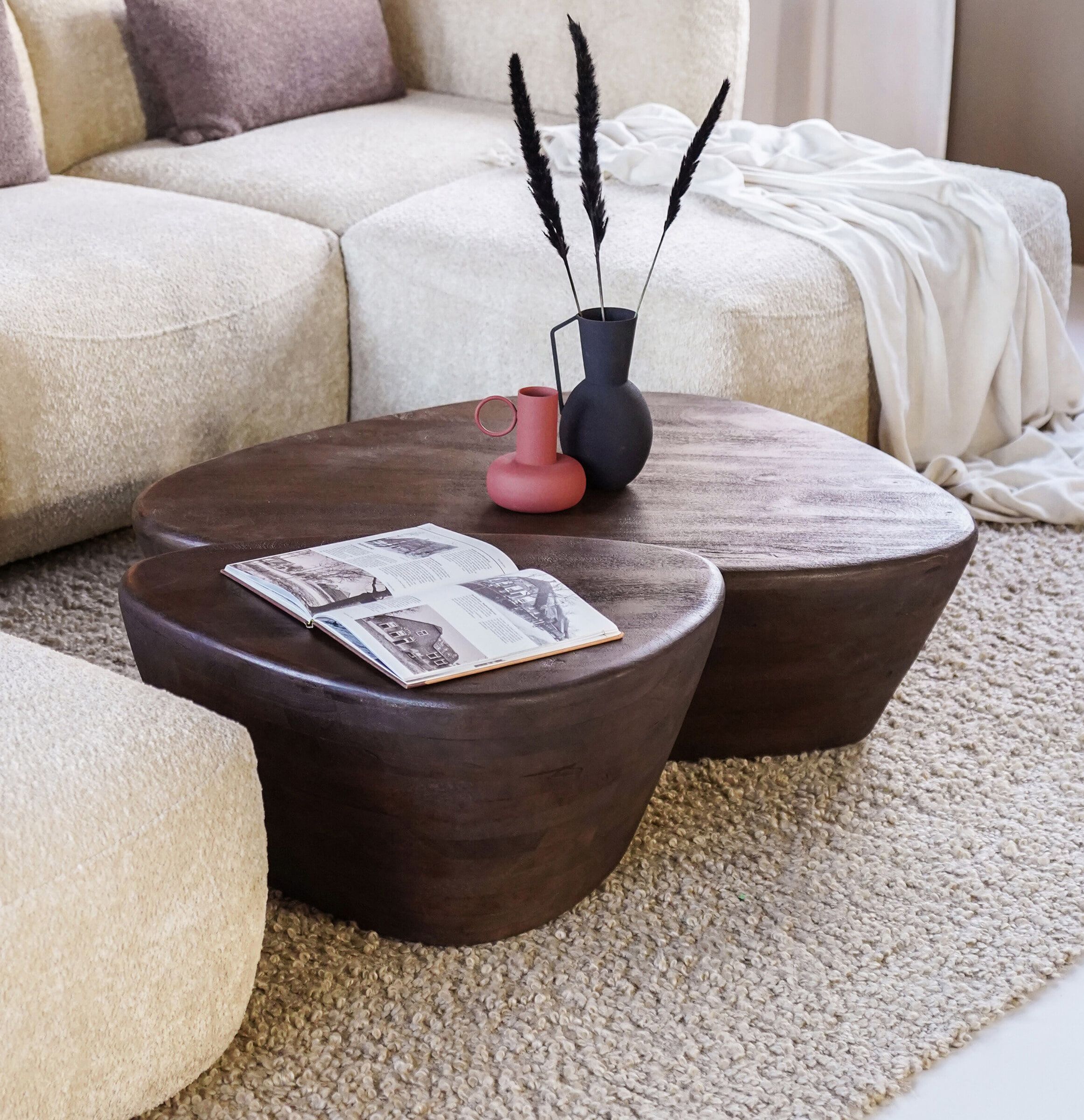 Eleonora Mila Salontafelset – Twee organische mangohouten tafels in warme bruine tint