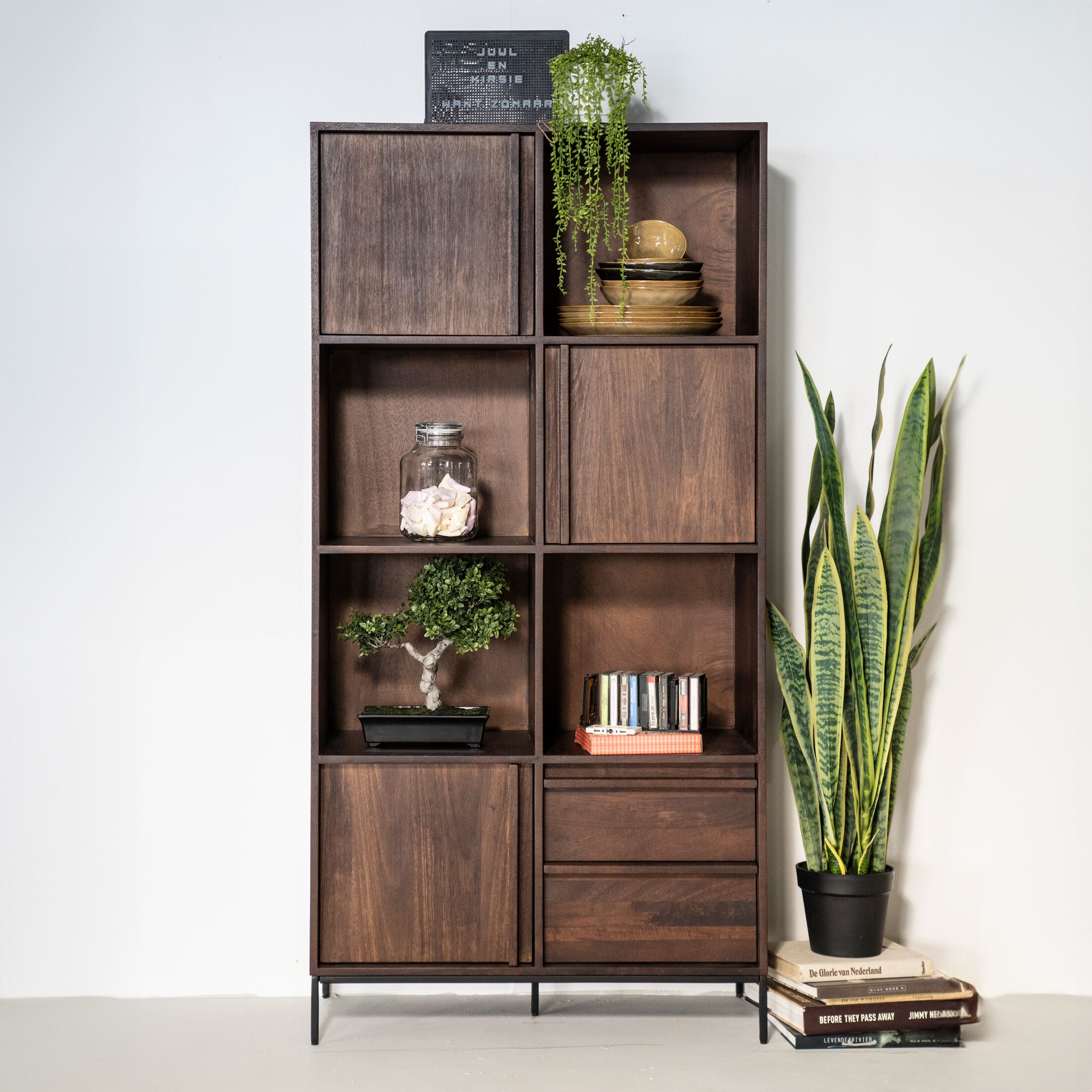 Eleonora Opbergkast Jimmy – Retro mangohouten kast met metalen onderstel (180 × 90 cm)