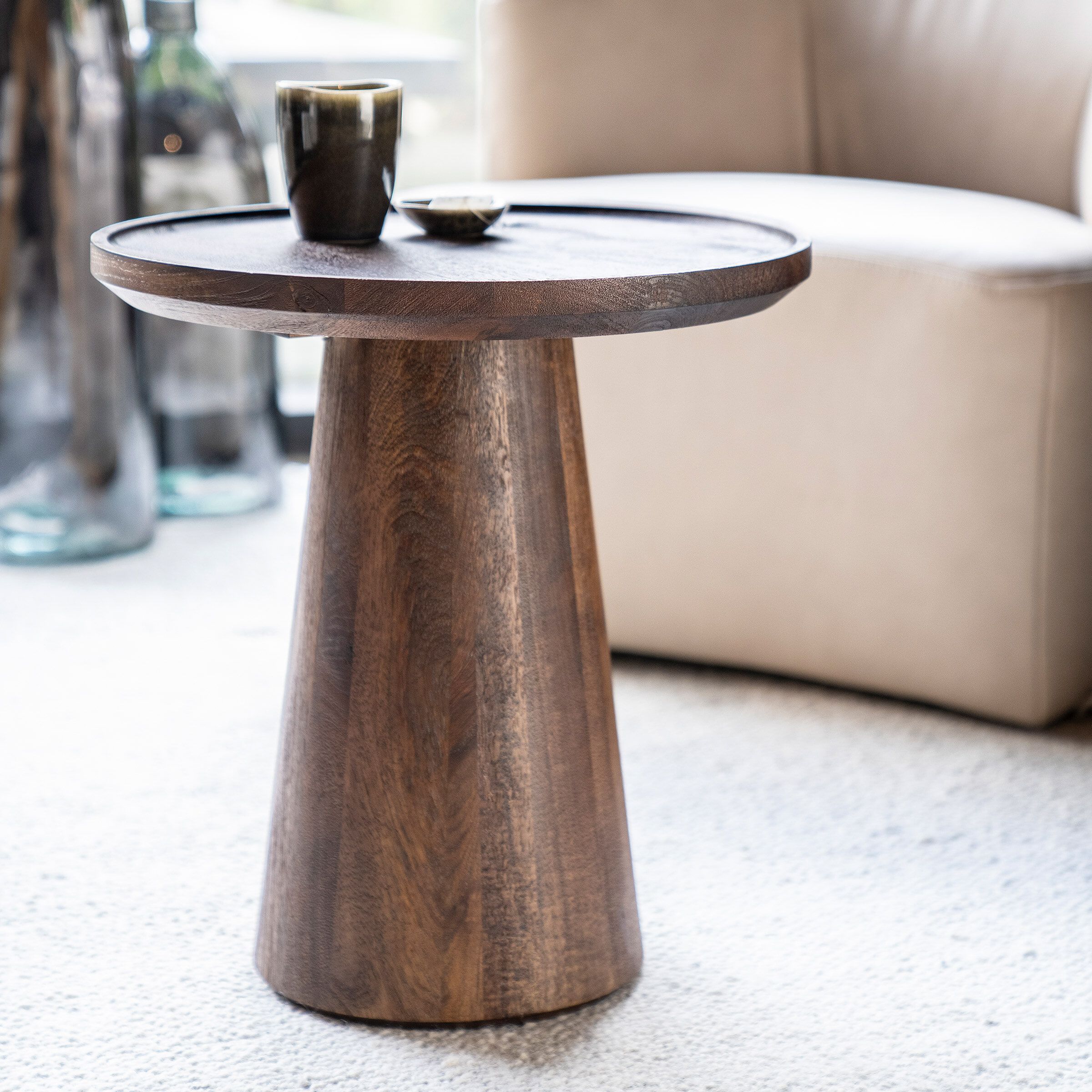 Eleonora Ronde Bijzettafel Ron – Natuurlijke Mangohout, 46 cm, Japandi Stijl