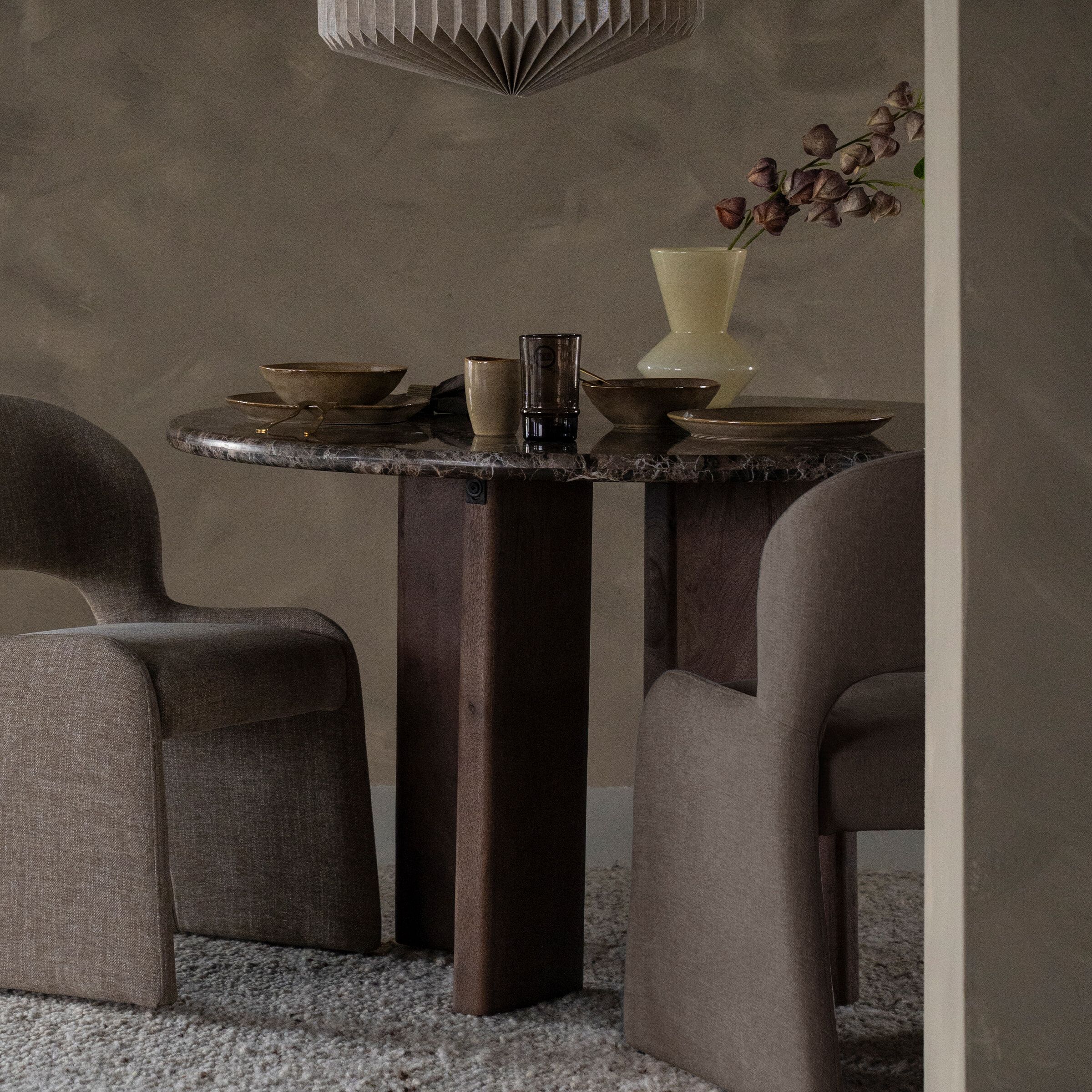 Eleonora ronde eettafel Lando – Stralend marmer en mangohout, 127 cm