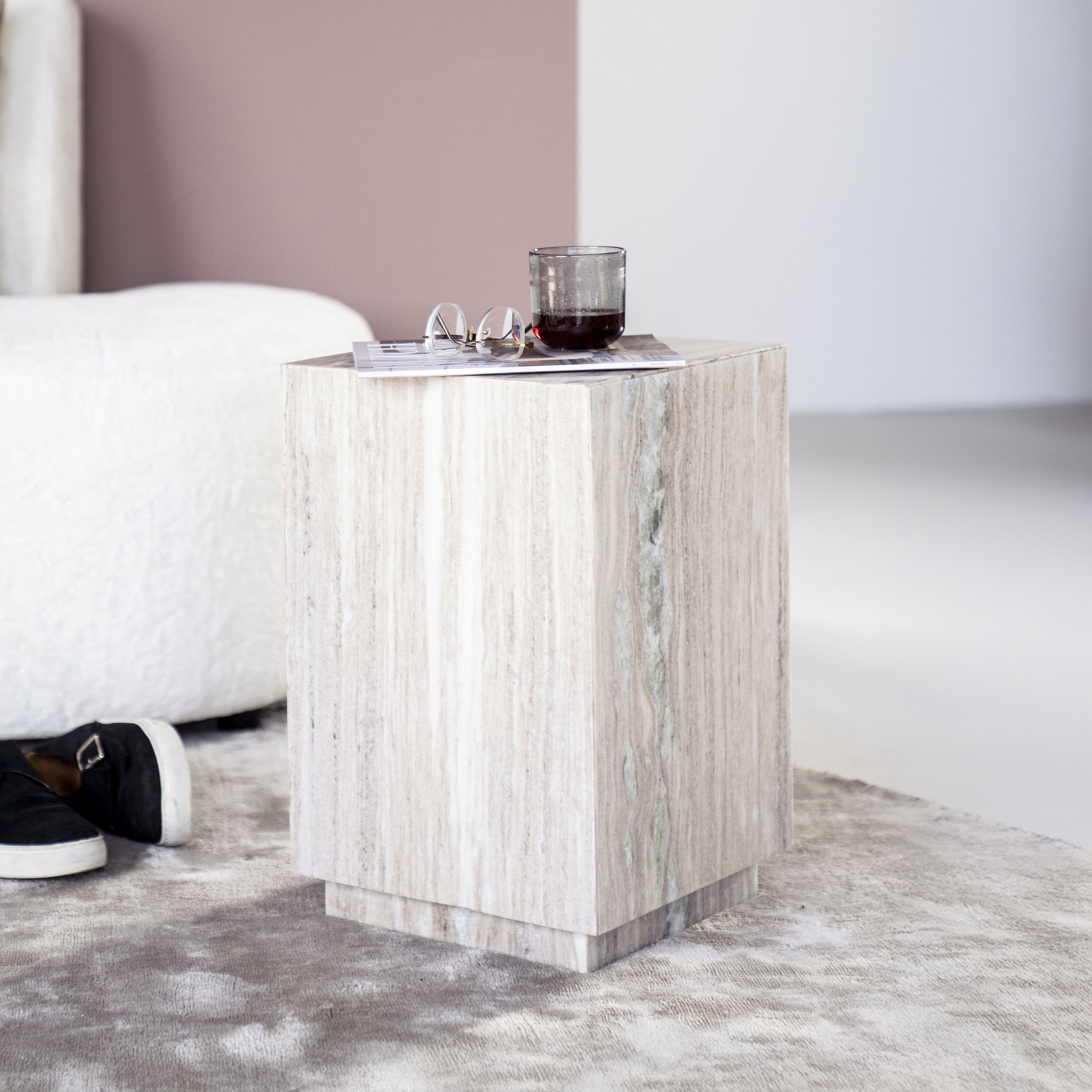 Eleonora Vince Marmer Bijzettafel – Compacte Luxe in Beige