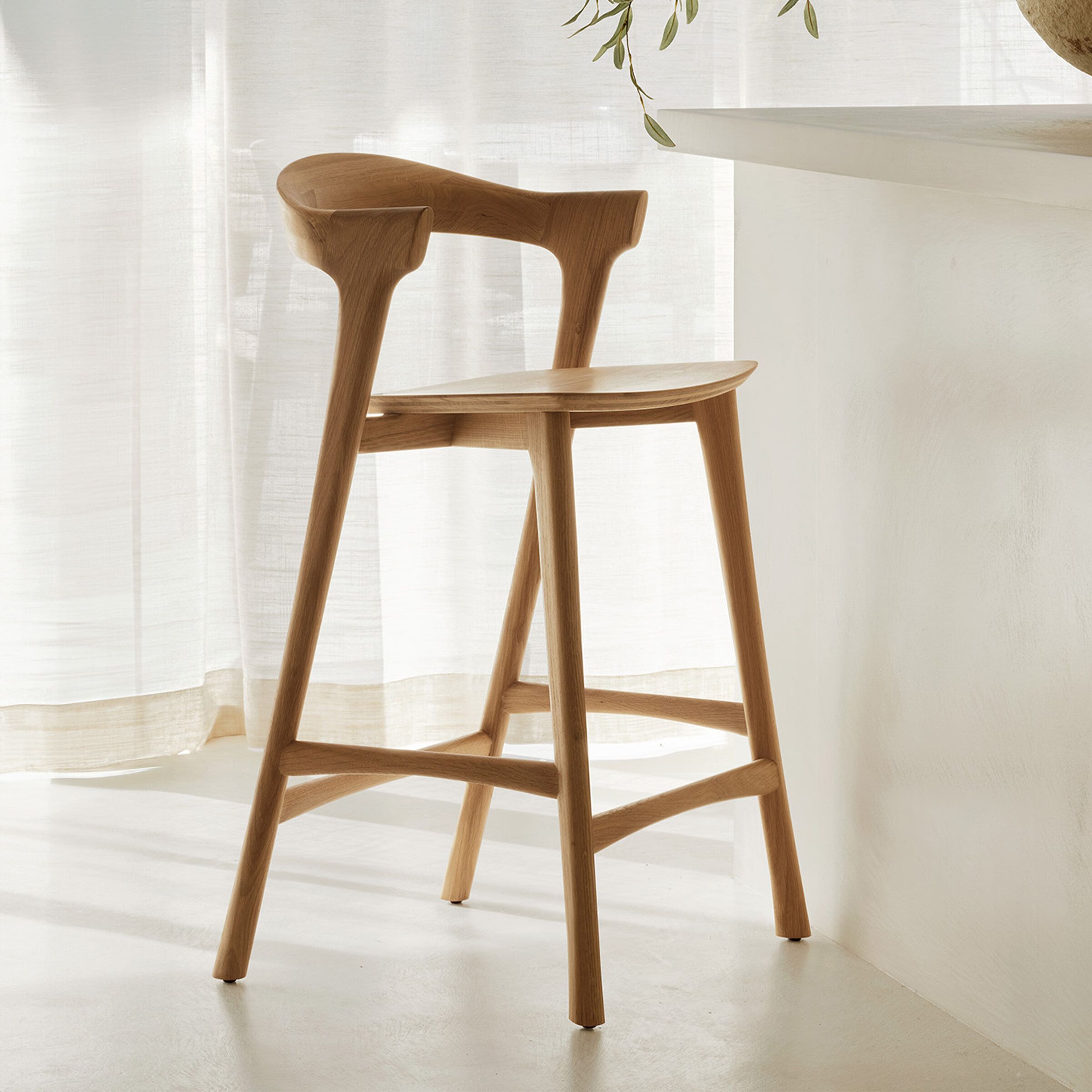 Ethnicraft Barstoel Bok – Geolied eiken, naturel, 67 cm zithoogte