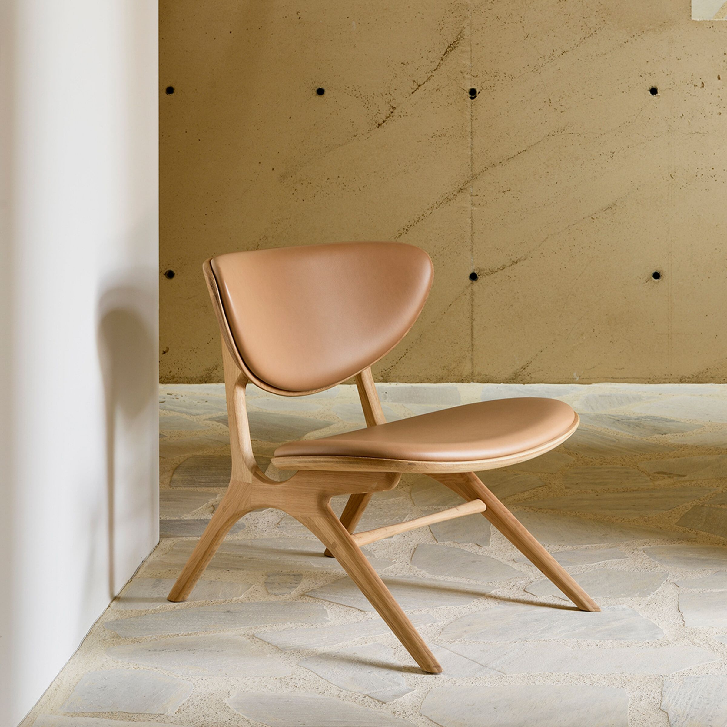 Ethnicraft Eye Fauteuil – Elegante massief eiken loungestoel met Sienna leder, Naturel