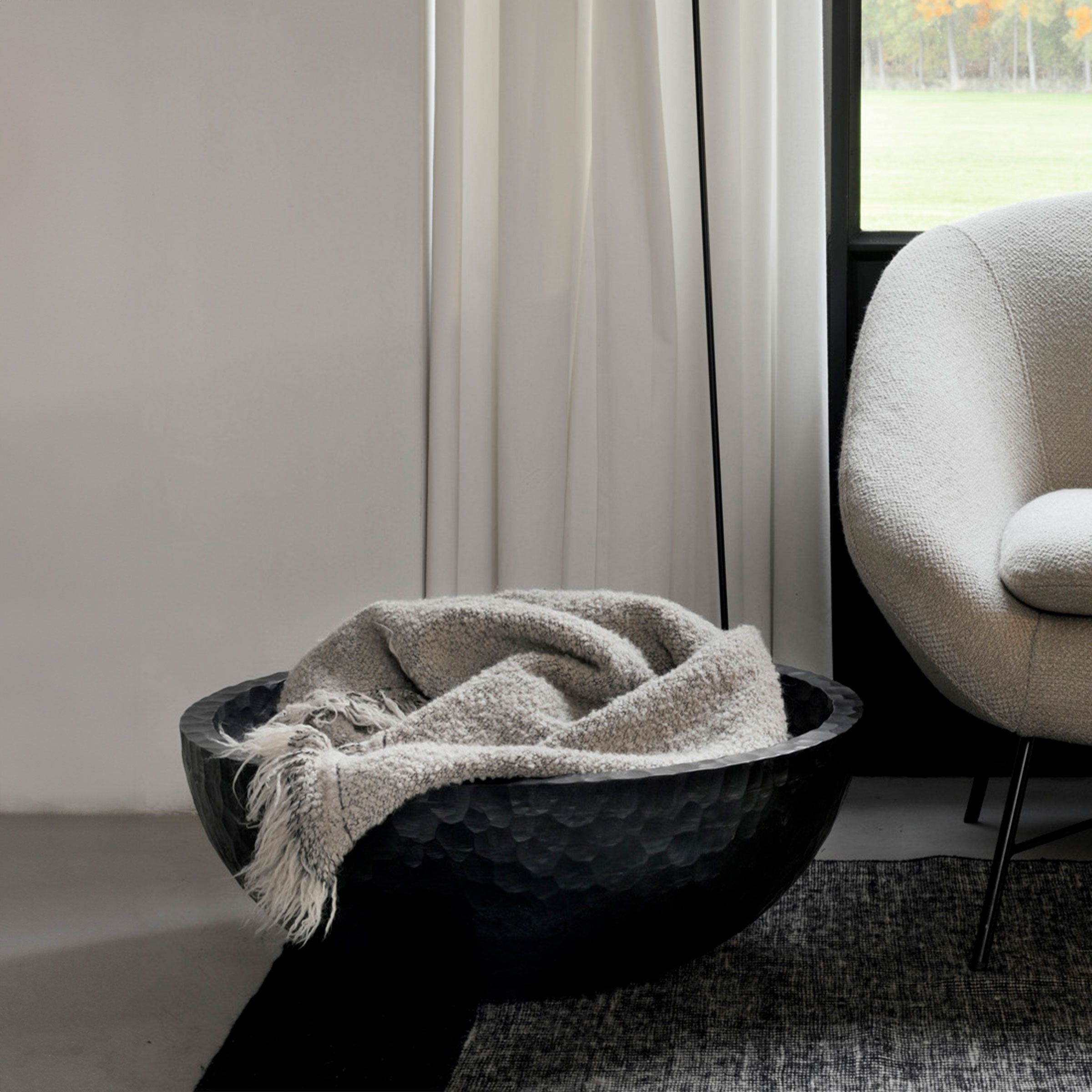 Ethnicraft Kom in Zwart Mahoniehout – Ronde 65 cm met Chopped‑Afwerking