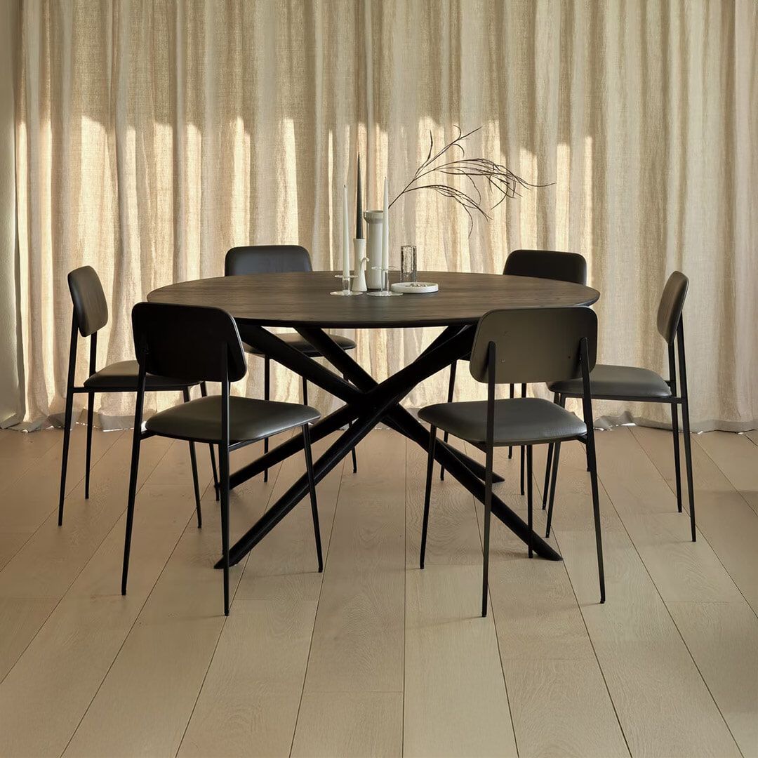 Ethnicraft Mikado: Ronde eettafel van gerookt eikenhout – 150 cm, Zwart