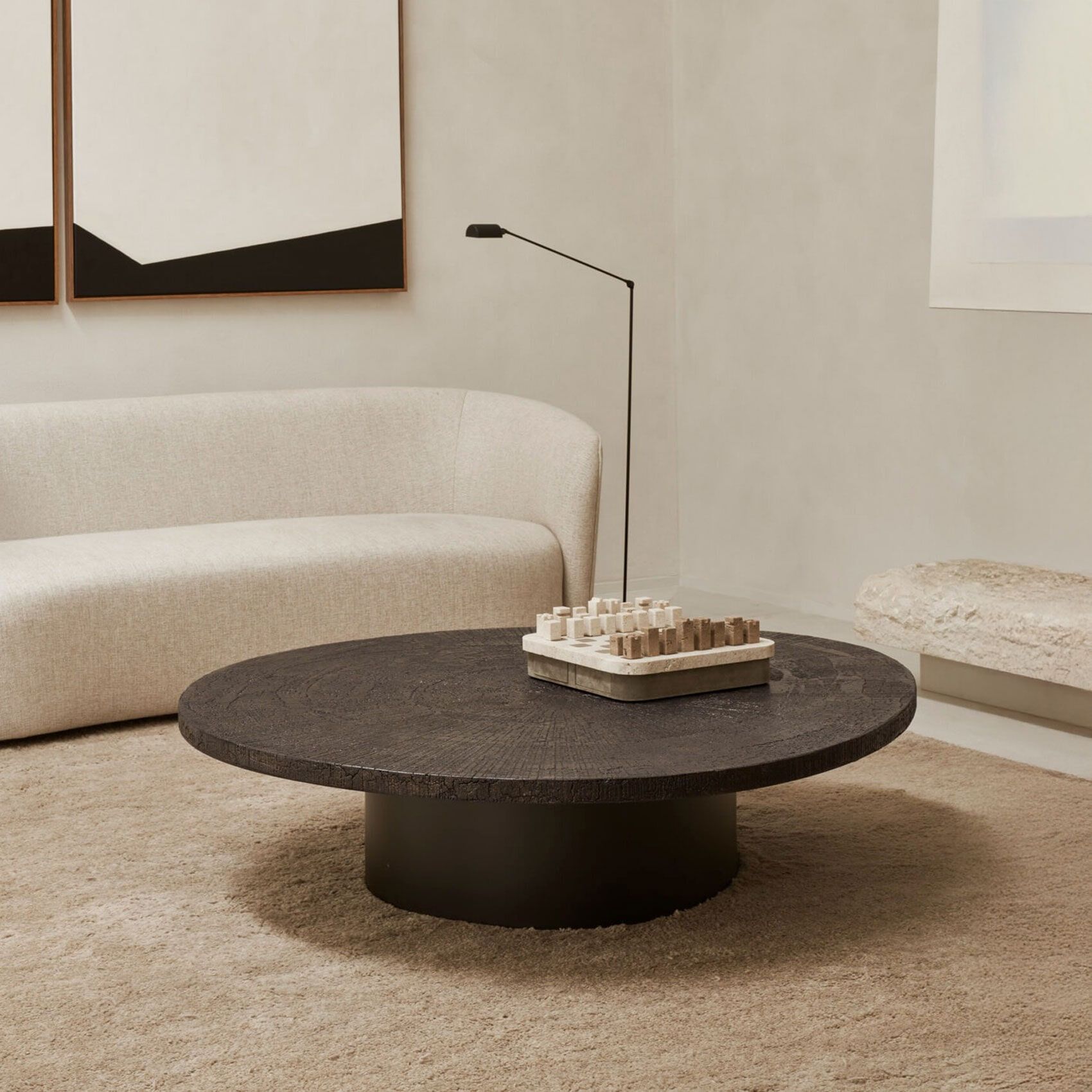 Ethnicraft Organische Salontafel Slice Minerals – Moderne Natuur in Whiskykleur