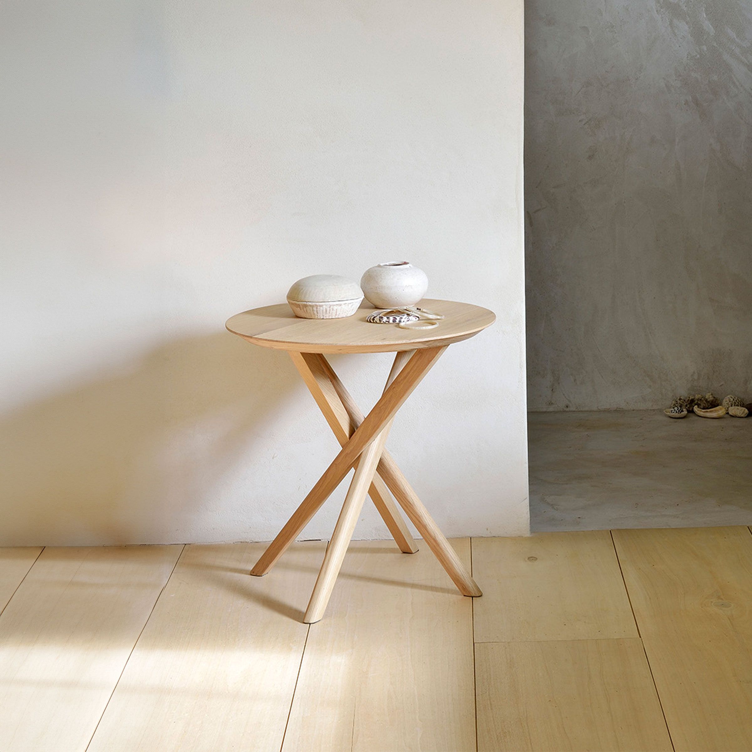 Ethnicraft Ronde Bijzettafel Mikado – Natuurlijke Elegantie in 50 cm