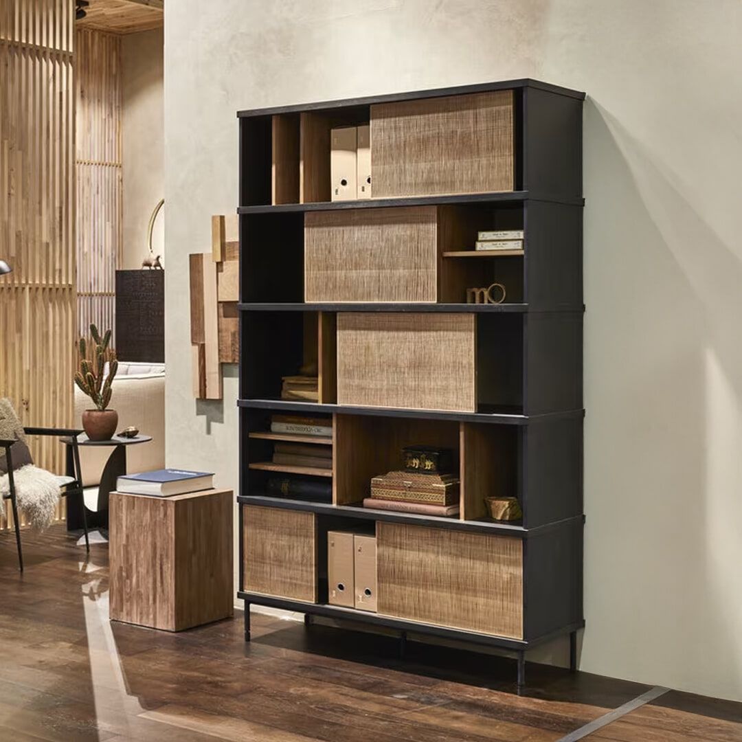 Ethnicraft Wandkast Oscar – Handgehandhaalde teak wandkast met 5 schuifdeuren