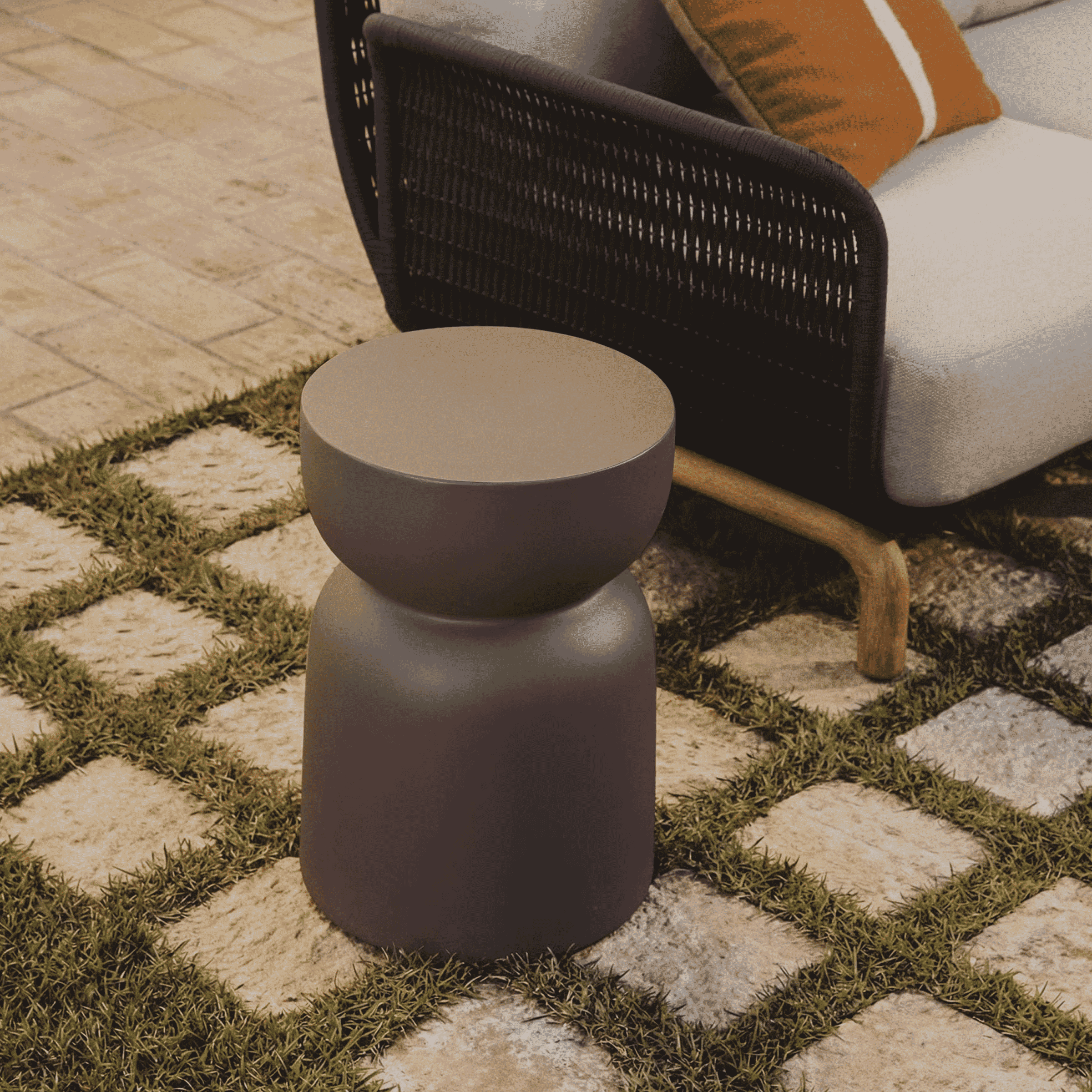 Garbet Ronde Bijzettafel 32 cm – Bruin, duurzaam design voor binnen en buiten