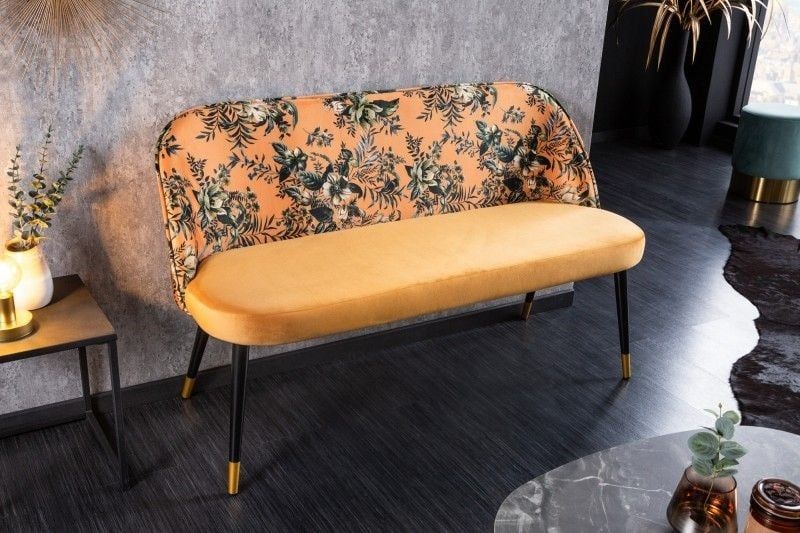 Geel fluwelen designbank PRET‑A‑PORTER met bloemmotief en gouden voetdoppen – Invicta Interior