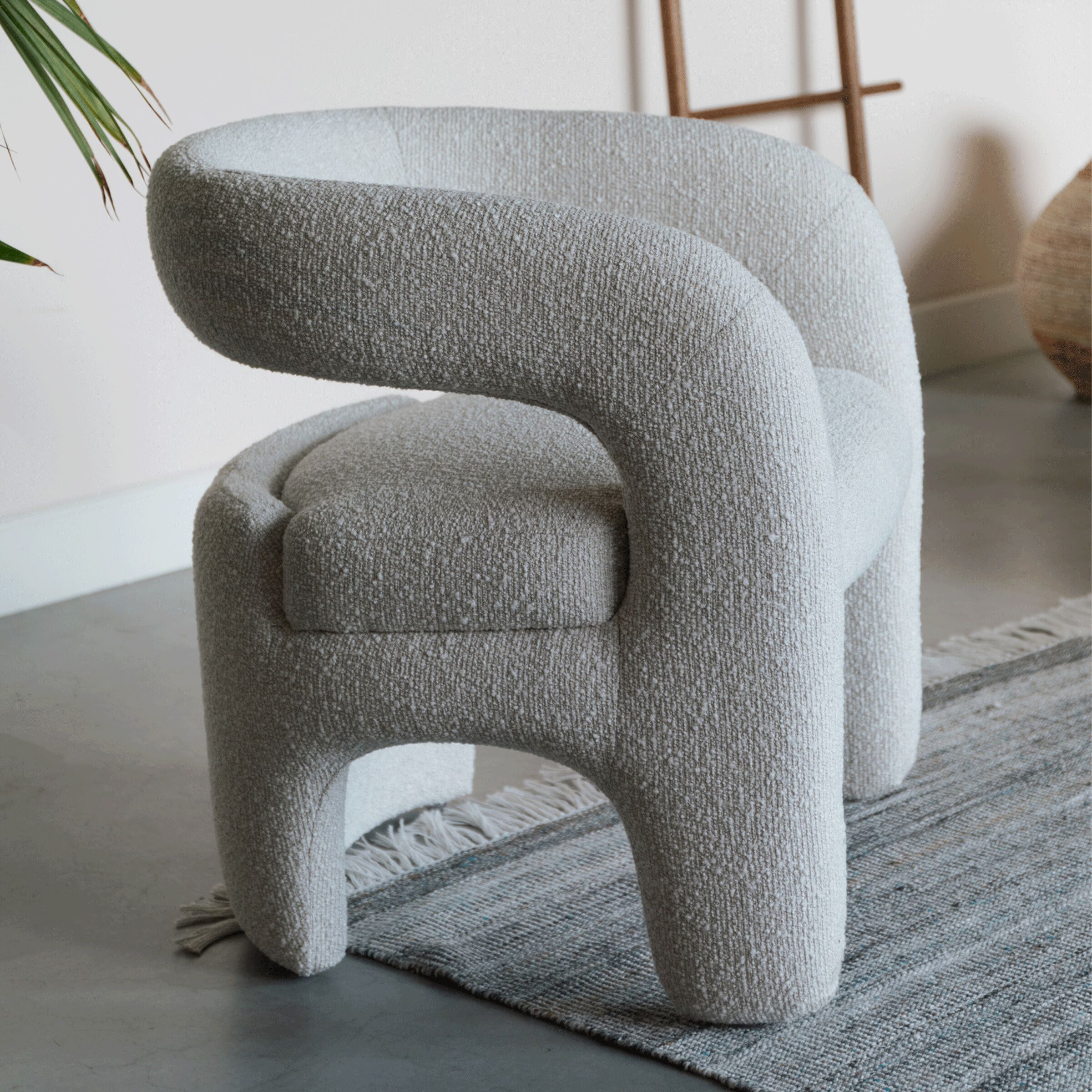 Genia Fauteuil van ZILT – Luxe Bouclé in Off White