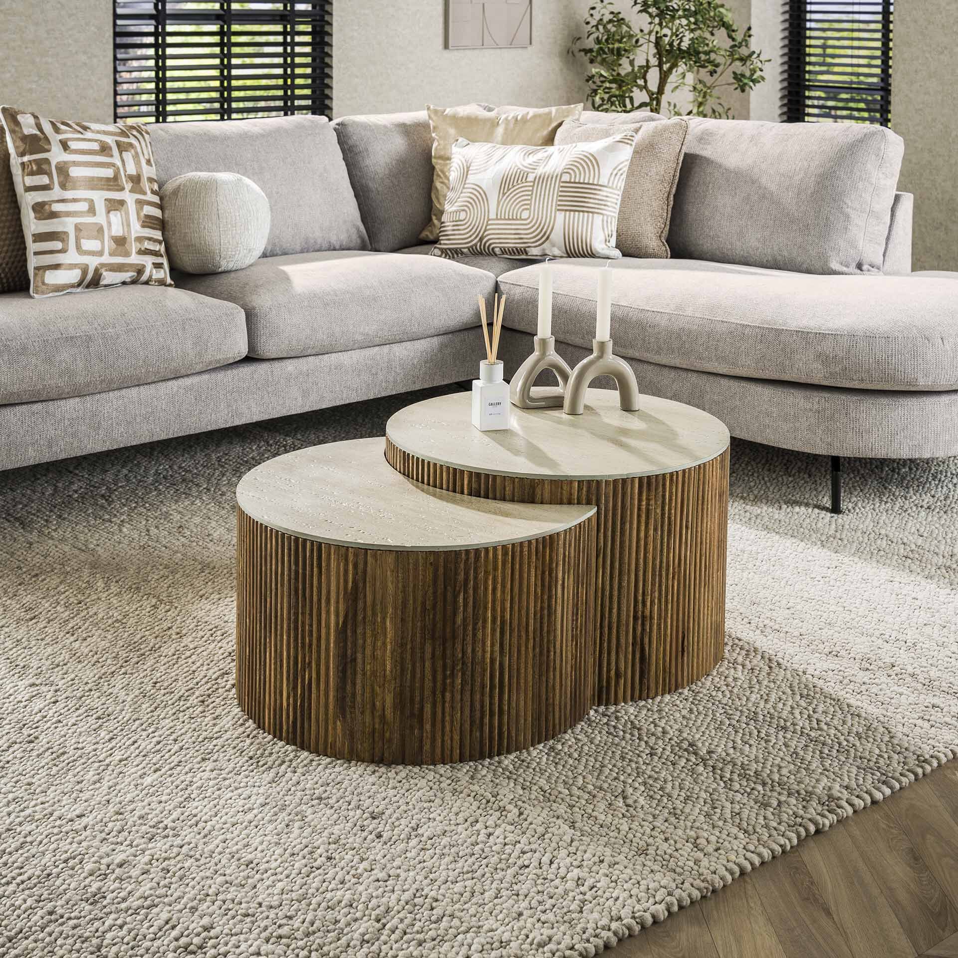 Halfronde Salontafel Beckie – Mangohout & Travertin-look (Set van 2)