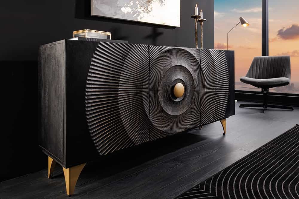 Handgemaakt dressoir Golden Sunset 140 cm – Zwart met goud houtsnijwerk en metalen poten | Invicta Interior