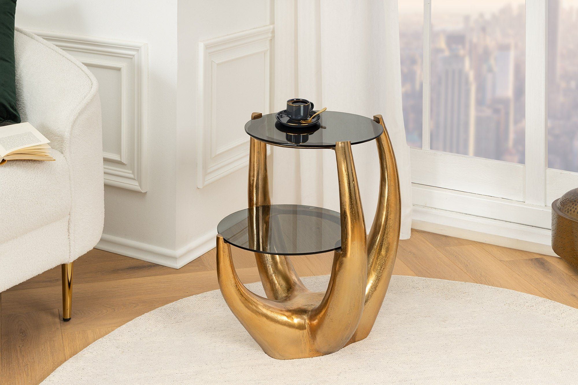 Handgemaakte bijzettafel LEVELS – 50 cm, goud‑antiek, zwart glas & metaal