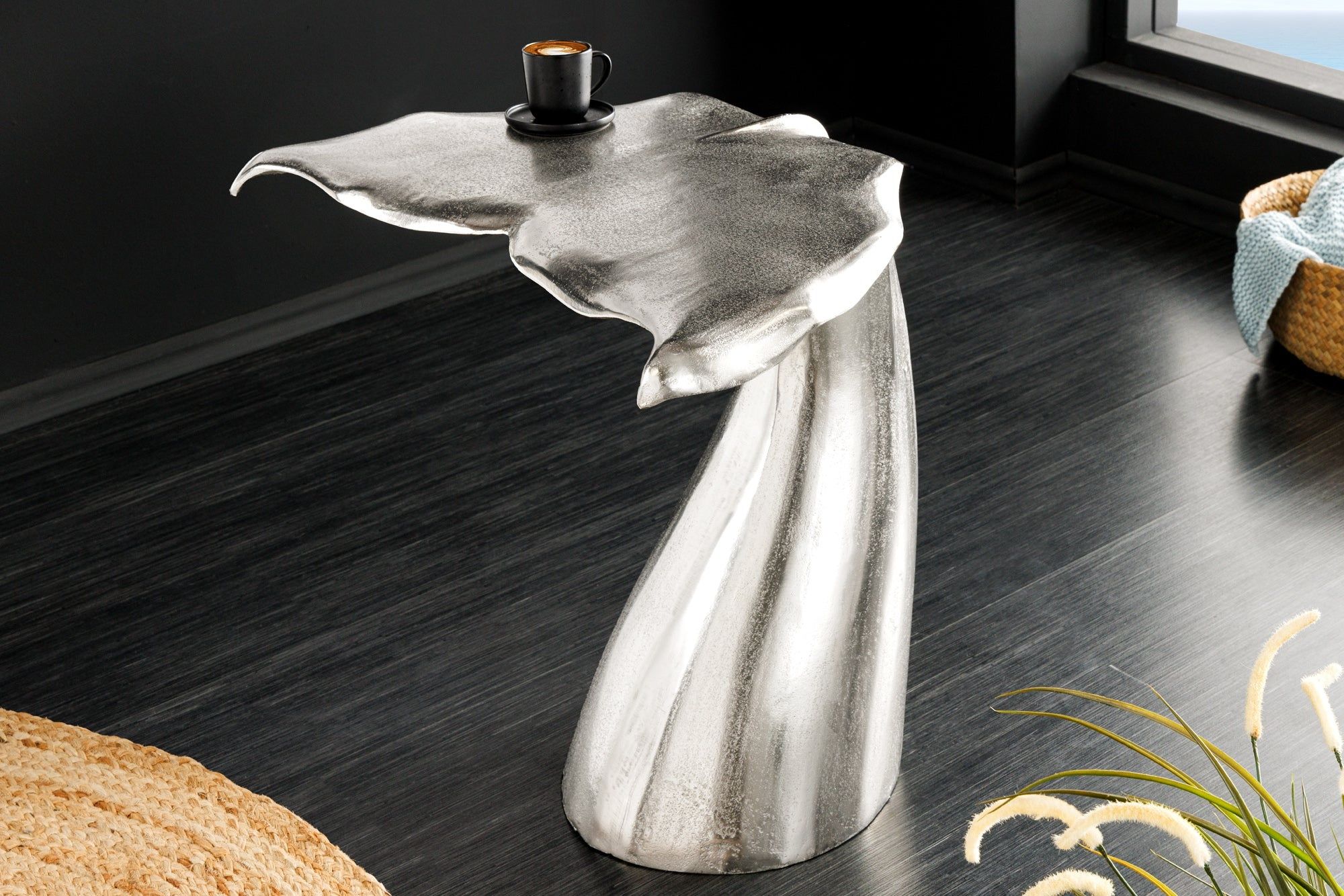 Handgemaakte Design Bijzettafel Whale Fin 60 cm – Zilver van Invicta Interior
