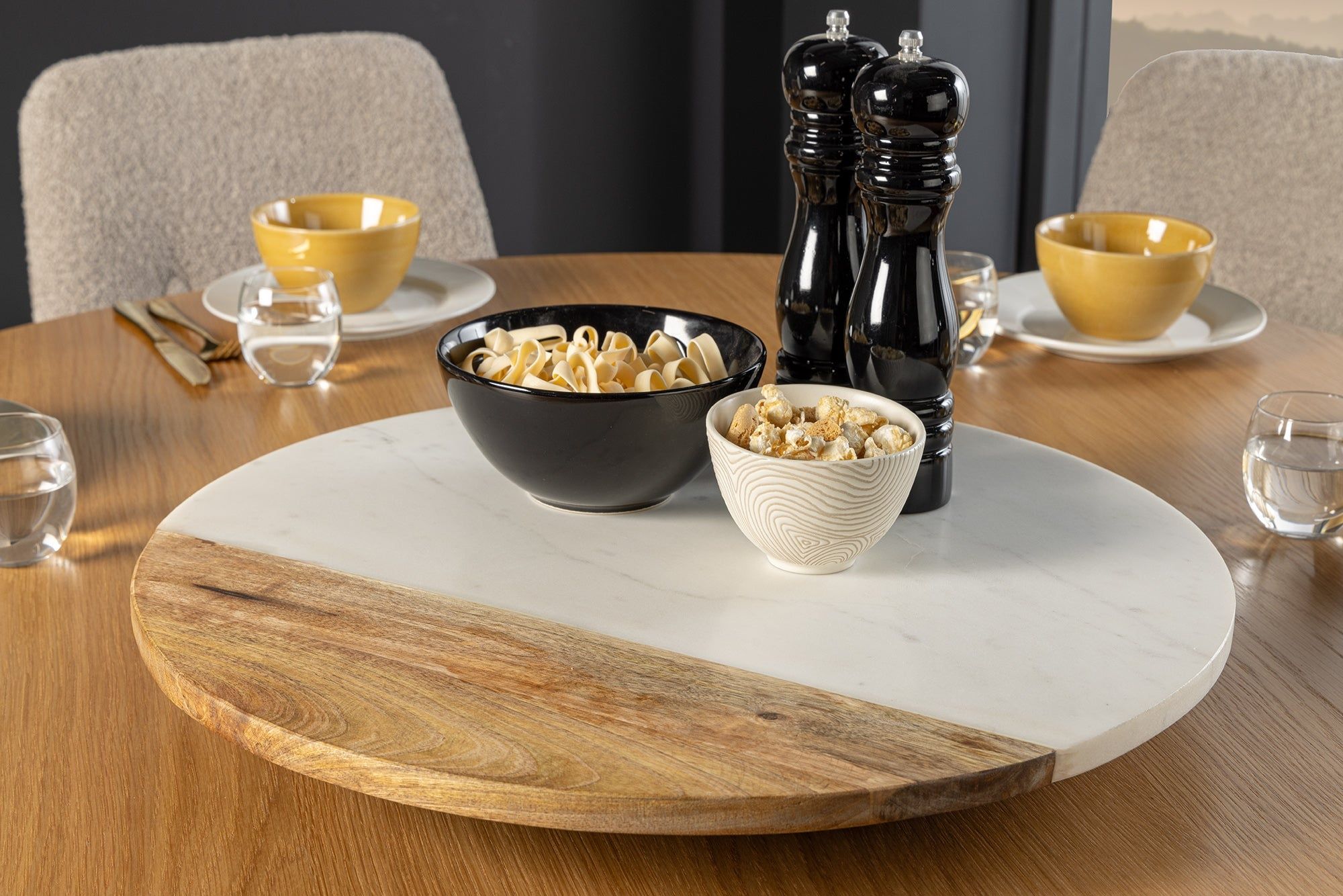 Handgemaakte draaitafel SERVANT 50 cm – Wit met natuurmarmer en mangohout