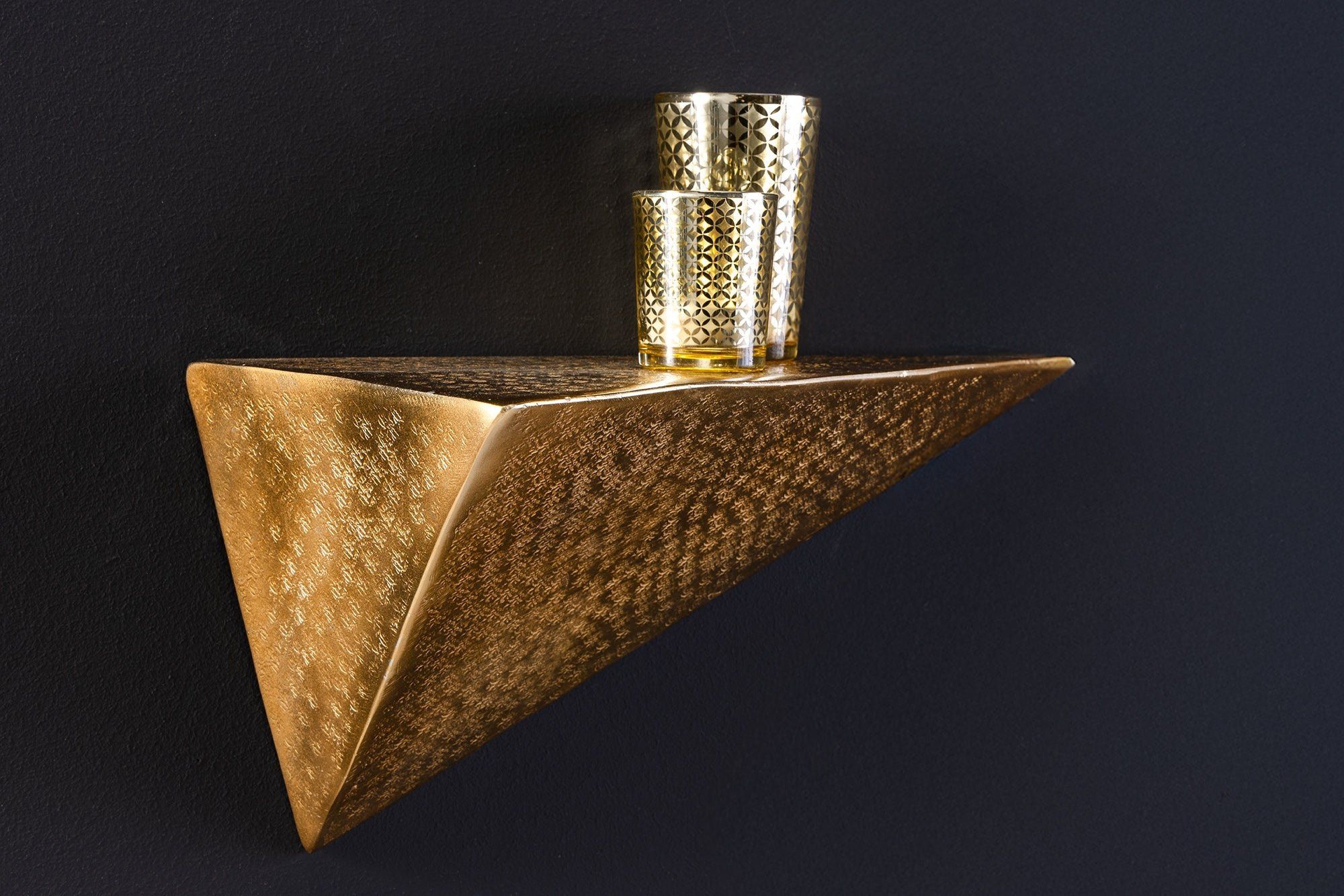 Handgemaakte gouden wandplank PYRAMID 40 cm – stijlvol design van Invicta Interior