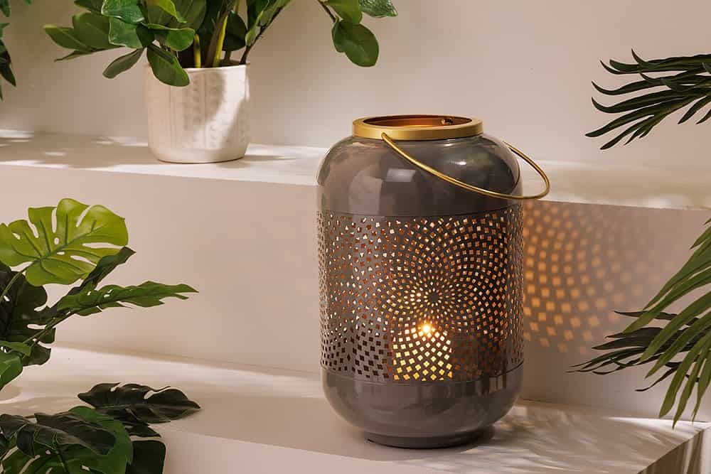 Handgemaakte Grijze Metaallantaarn “Candlelight” – 30 cm van Invicta Interior